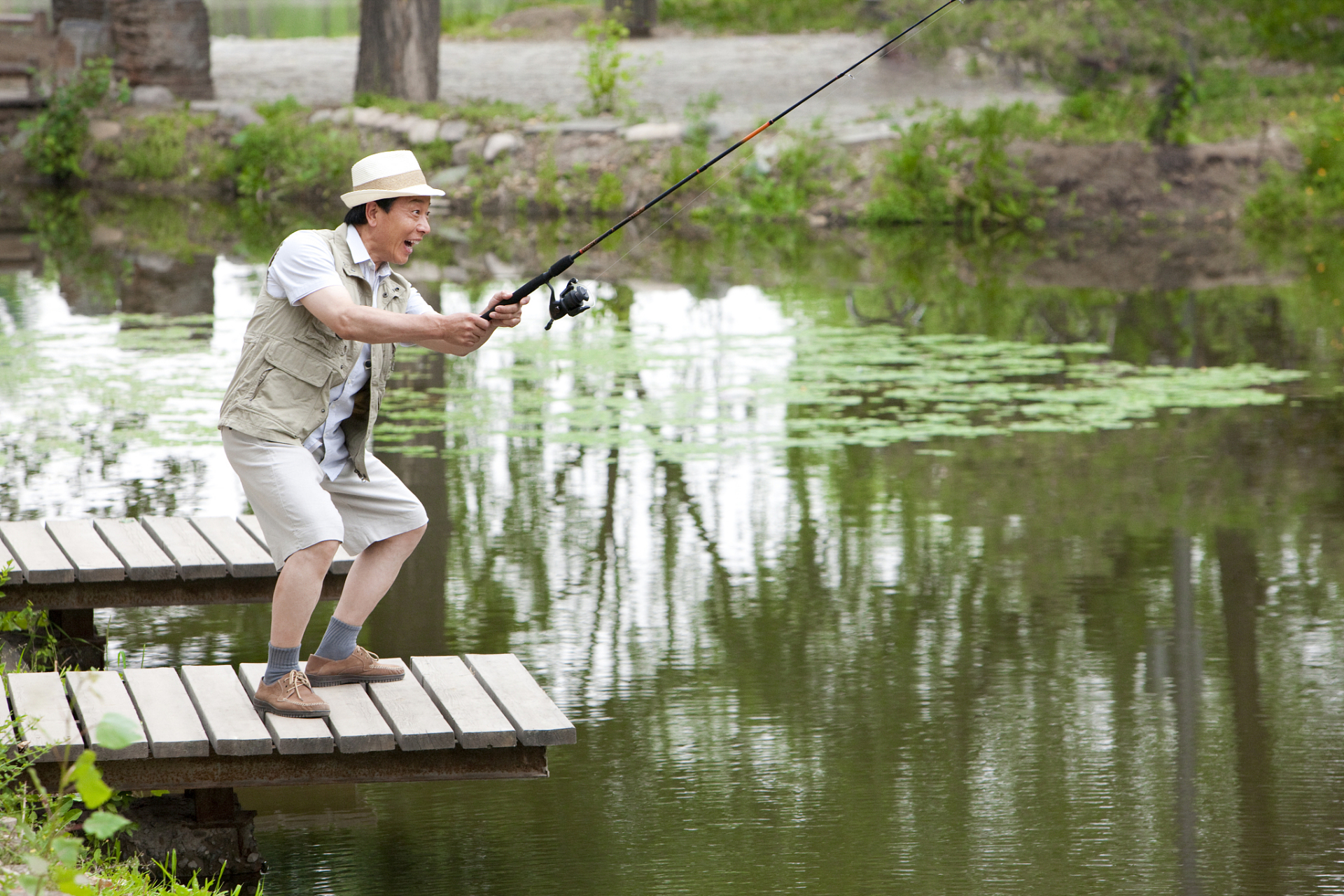 分享两个垂钓有技巧心得#垂钓# #垂钓技巧# #户外垂钓# #坐观垂钓者