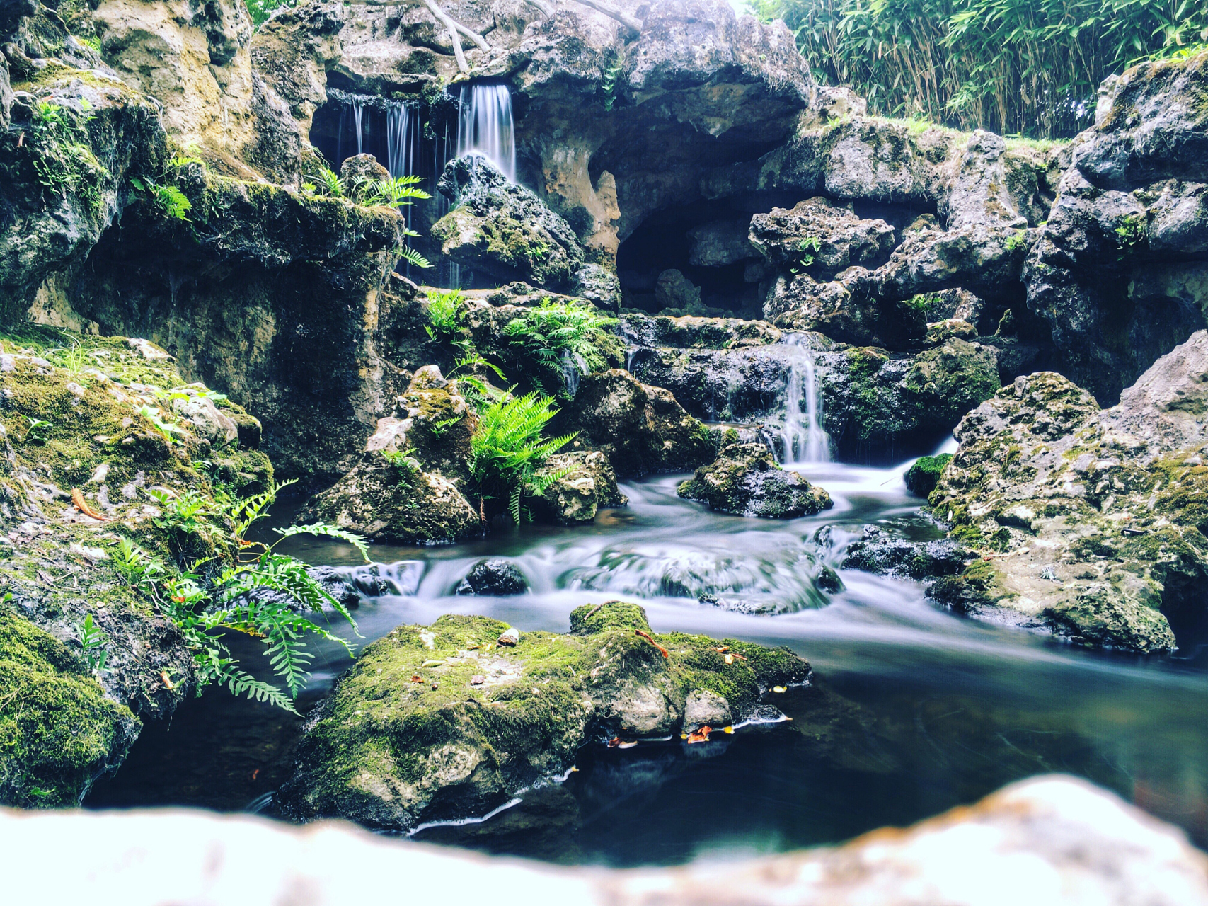 洪源仙境景区,位于景德镇市乐平市洪岩镇,是一个古生代形成的壶天灰岩