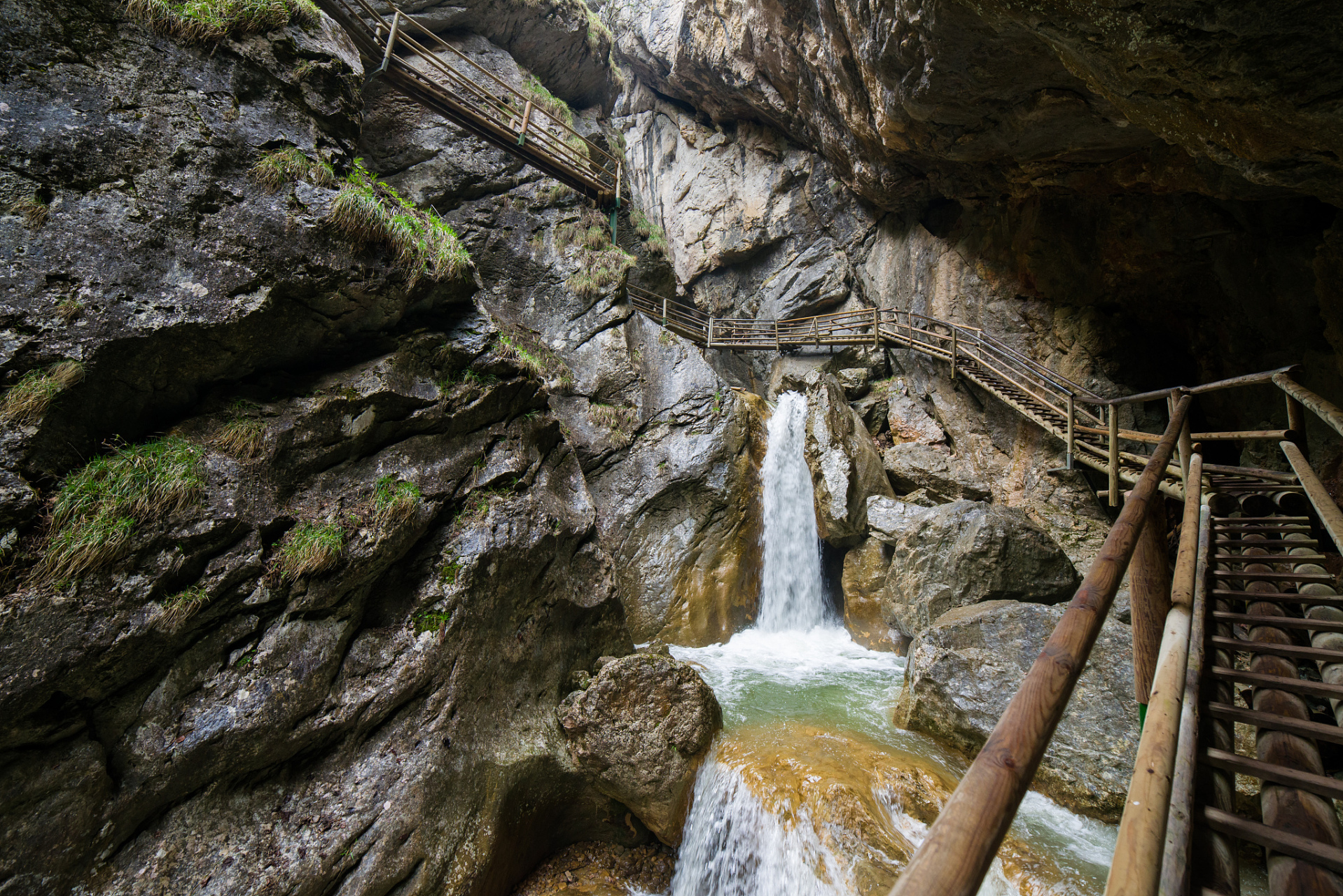 白水洞风景名胜区,这个拥有壮观溶洞和神秘地下河的神奇之地,正等您来