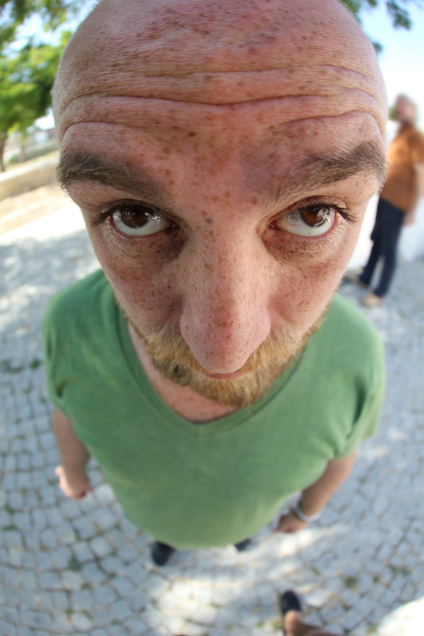 世界上最奇特的十个男人,你见过能将眼球弹出眼窝的人吗?