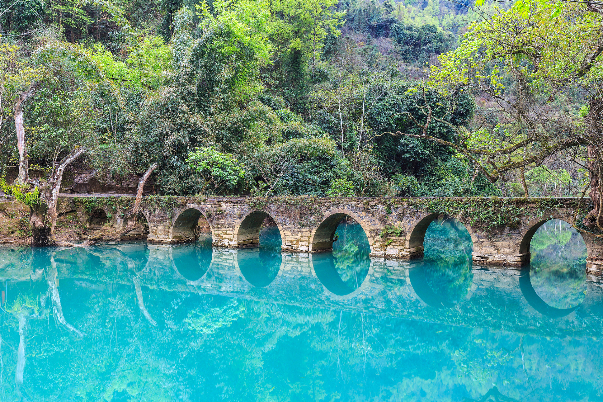 荔波石磊古寨(大小七孔景区,荔波古镇)→独山情阳洞天(拉然康养小镇)