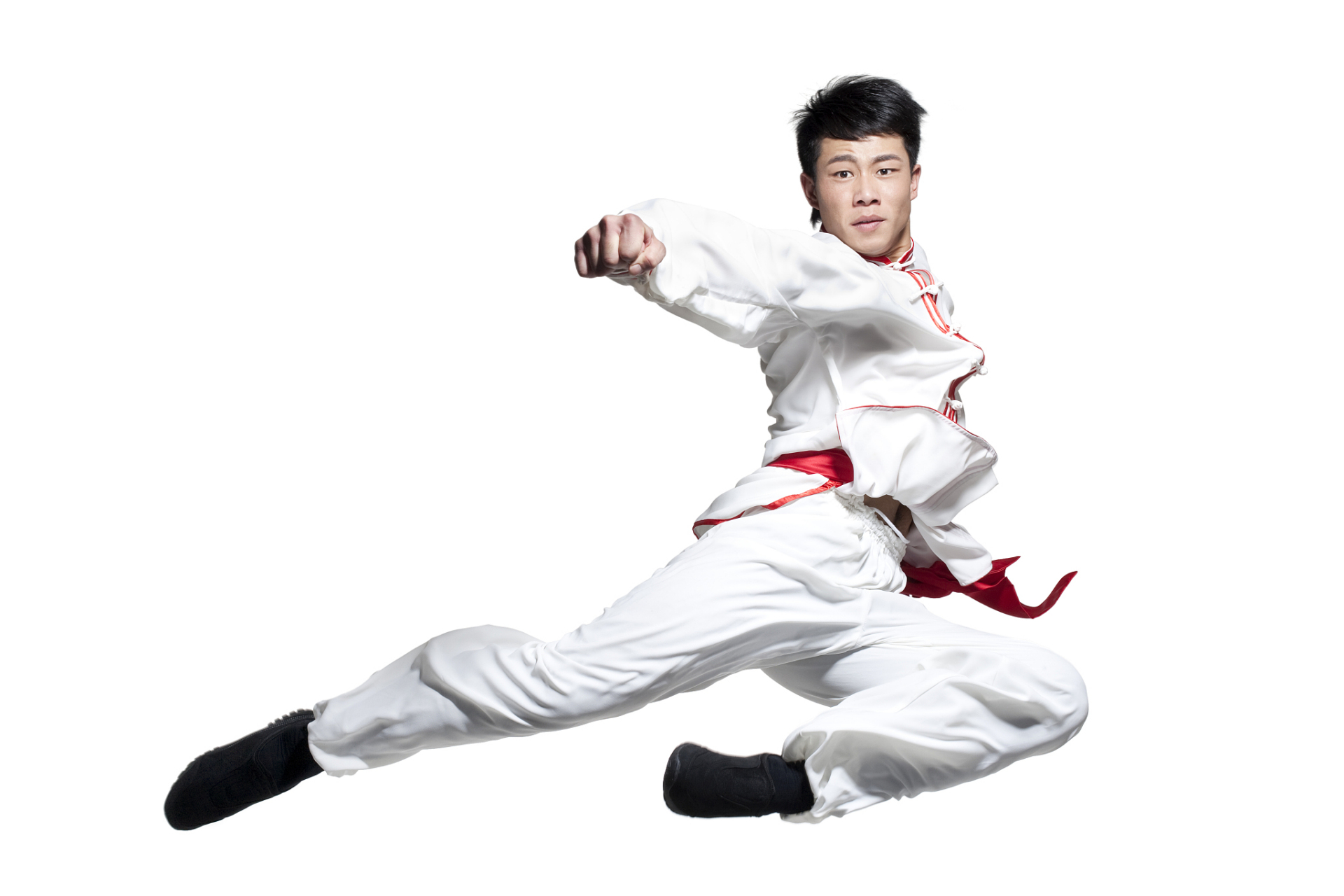 可以通过静力练习,爆发力训练,拳击袋训练等方式提高寸拳爆发力,保持