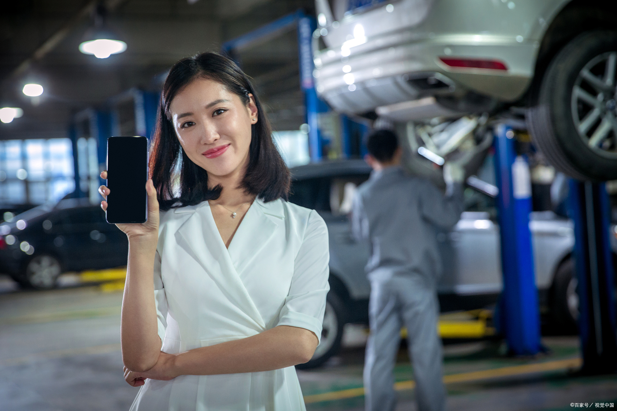 青岛一销售员卷跑客户48万购车款引争议:4s店拒绝交车有何依据?