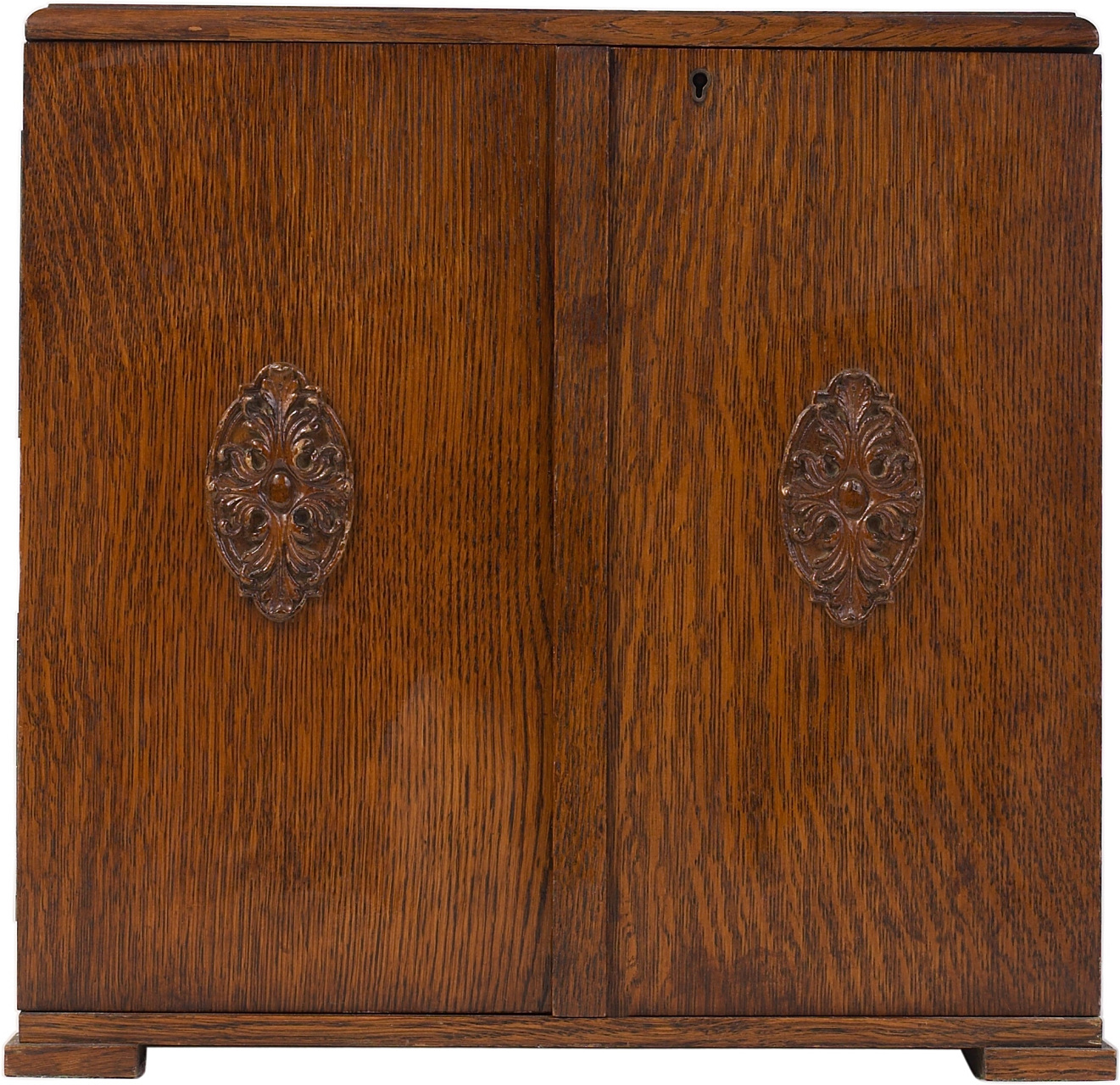 南美樱桃木与当地传统信仰和仪式相关,而北美樱桃木则与自然和平,家庭