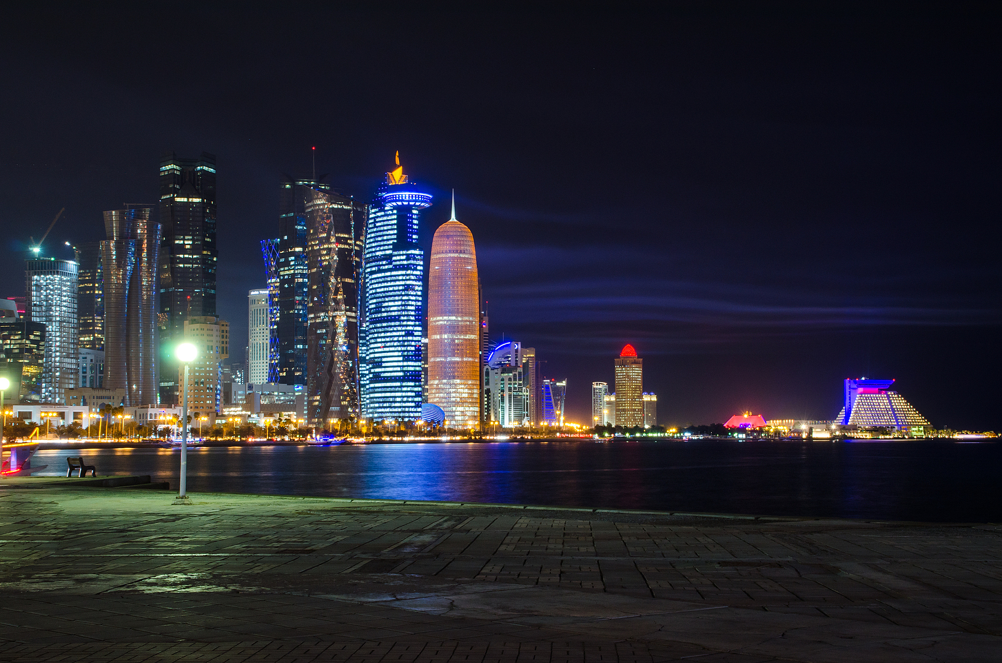 大连的星海广场夜景如何,是否让你感受到城市的璀璨?