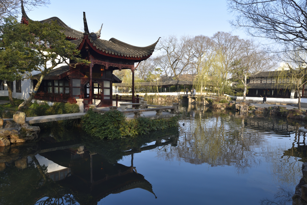 1,古猗园:这是一处美丽的古典园林,拥有精美的园林建筑和自然风光