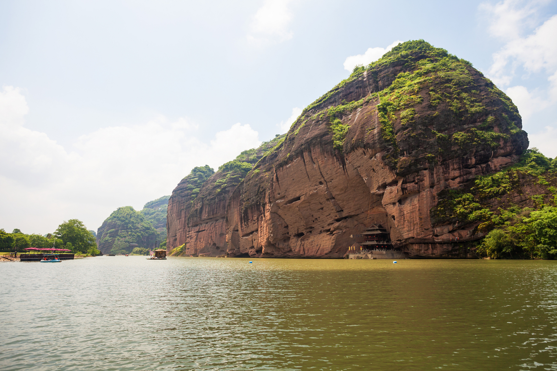 93 龙虎山,位于江西省鹰潭市,是中国道教名山之一,也是道教发源地之