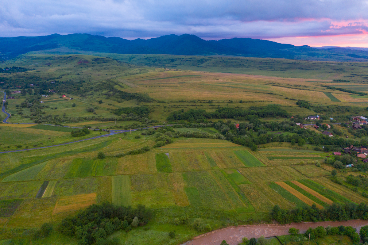 跨越广袤大地探索每一片土地的魅力吧!
