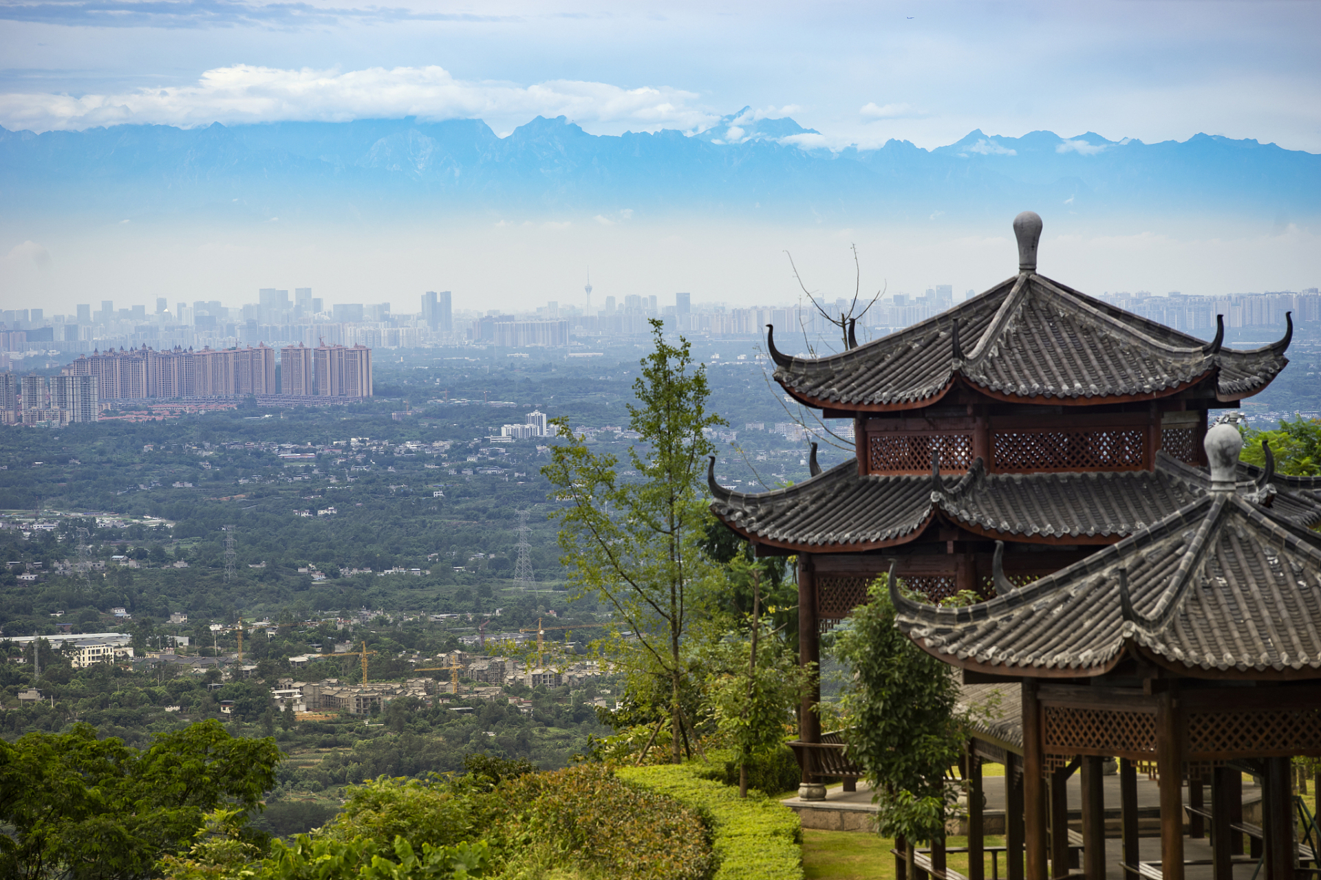 徒步# #成都旅游#  紫霞山并不高,也不陡峭.