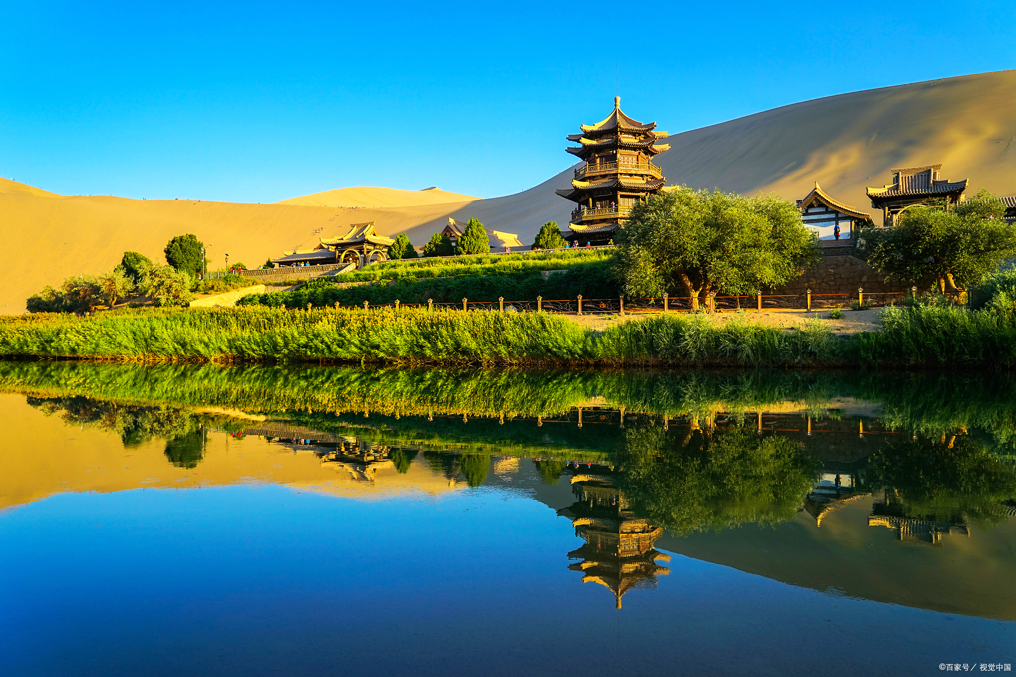 古诗醉美宁夏,荡漾轻舟游客醉,银川魅力抱天宫