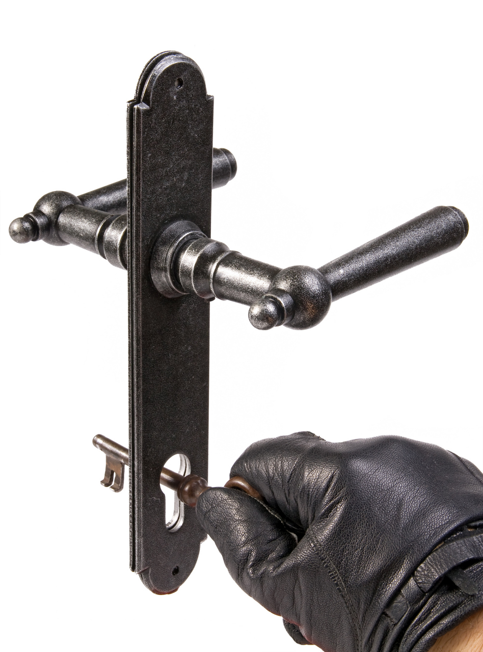 防盗门开锁注意事项  1,猫眼开锁.