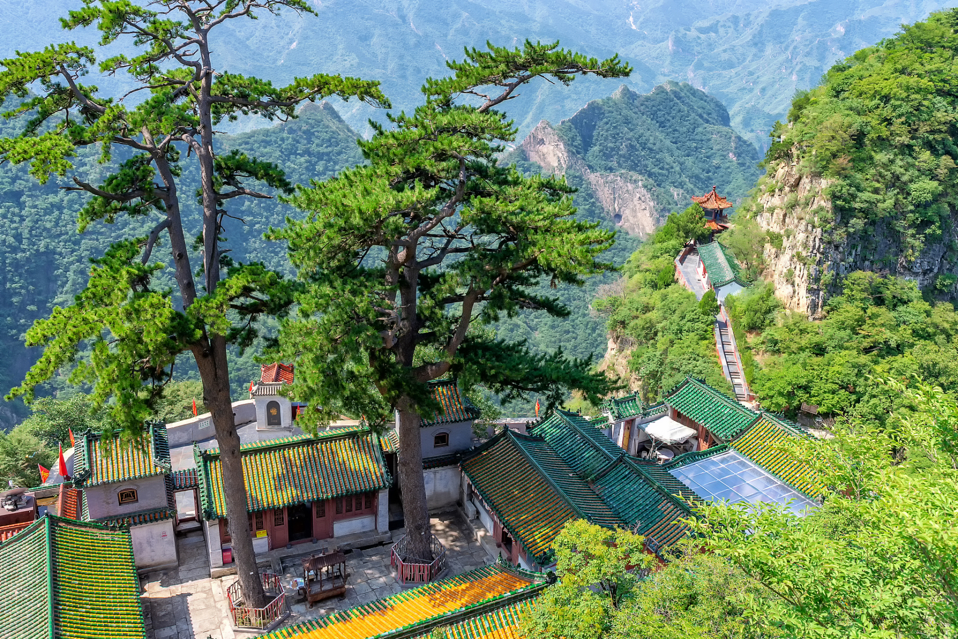 终南山国家森林公园,这个位于西安市长安区的天堂,拥有海拔650米-2589