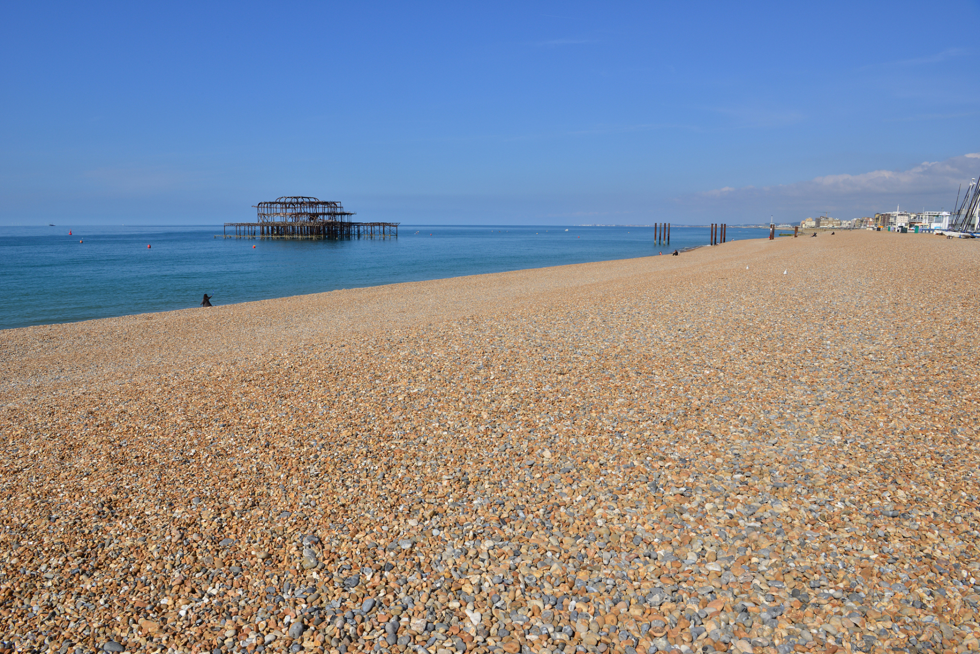 嬉行记# 北海市贝壳沙滩,别称日出海滩,位于北海市的东南海岸,是一片