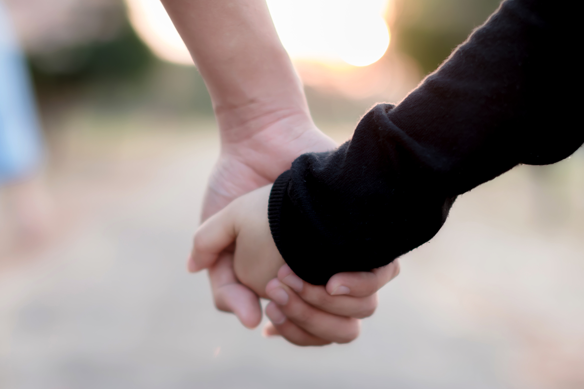 的图片男生女生车里牵手图片情侣牵手情感图片男人和女人牵手图片大全