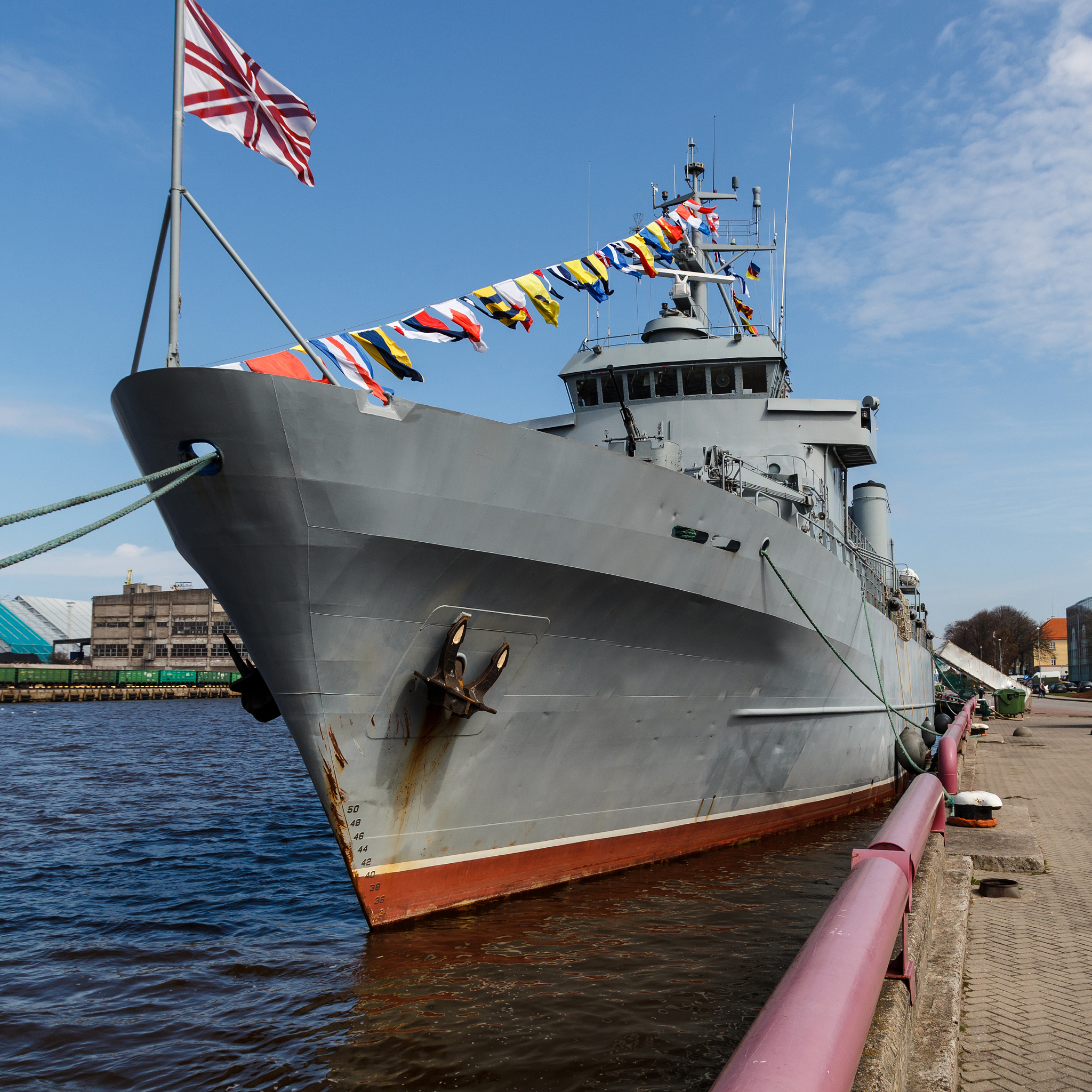 在台湾地区的武装力量中,所谓"玉山号船坞登陆舰"被其视作相对突出的