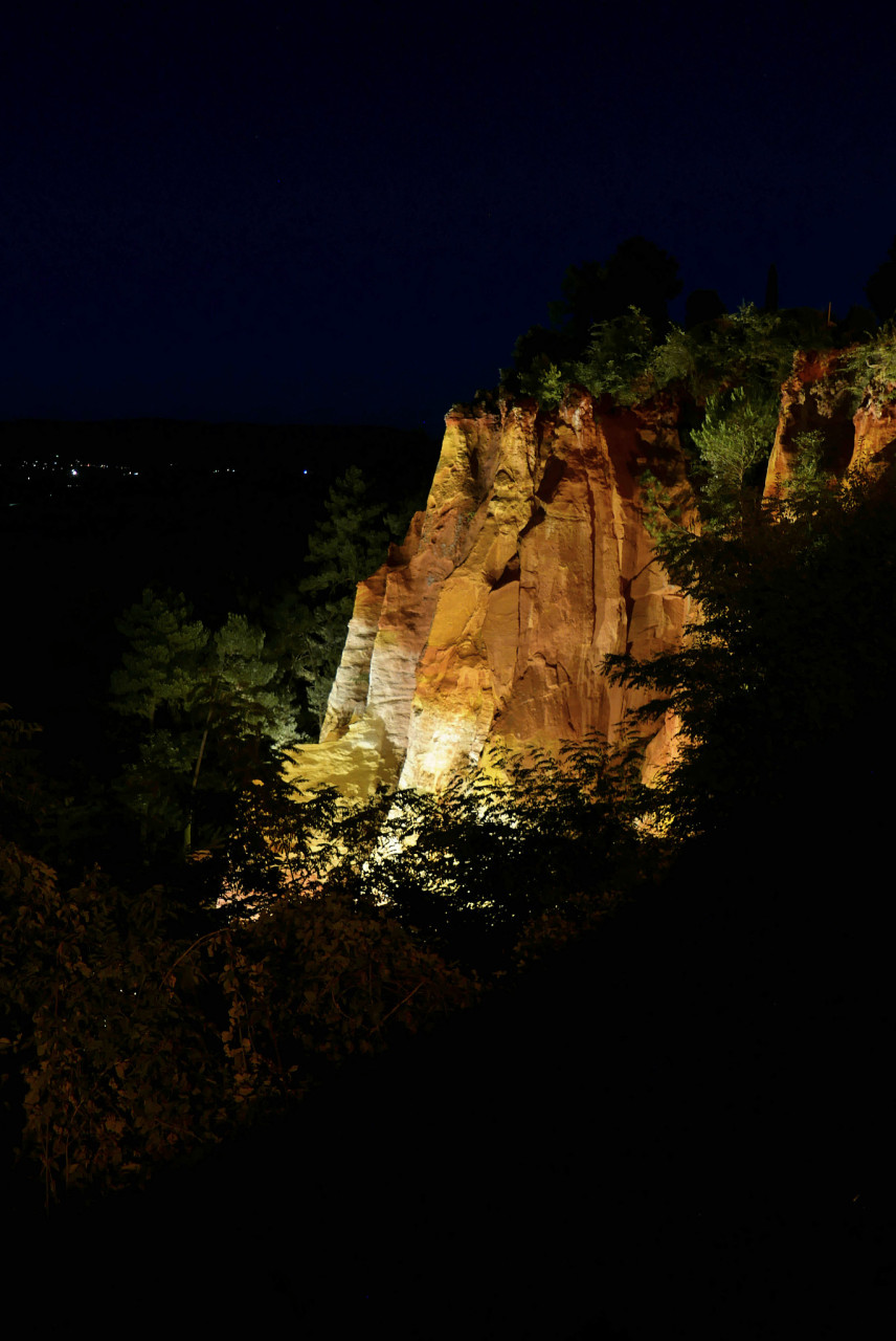 雁荡山灵峰夜景,如梦如幻,宛如仙境.