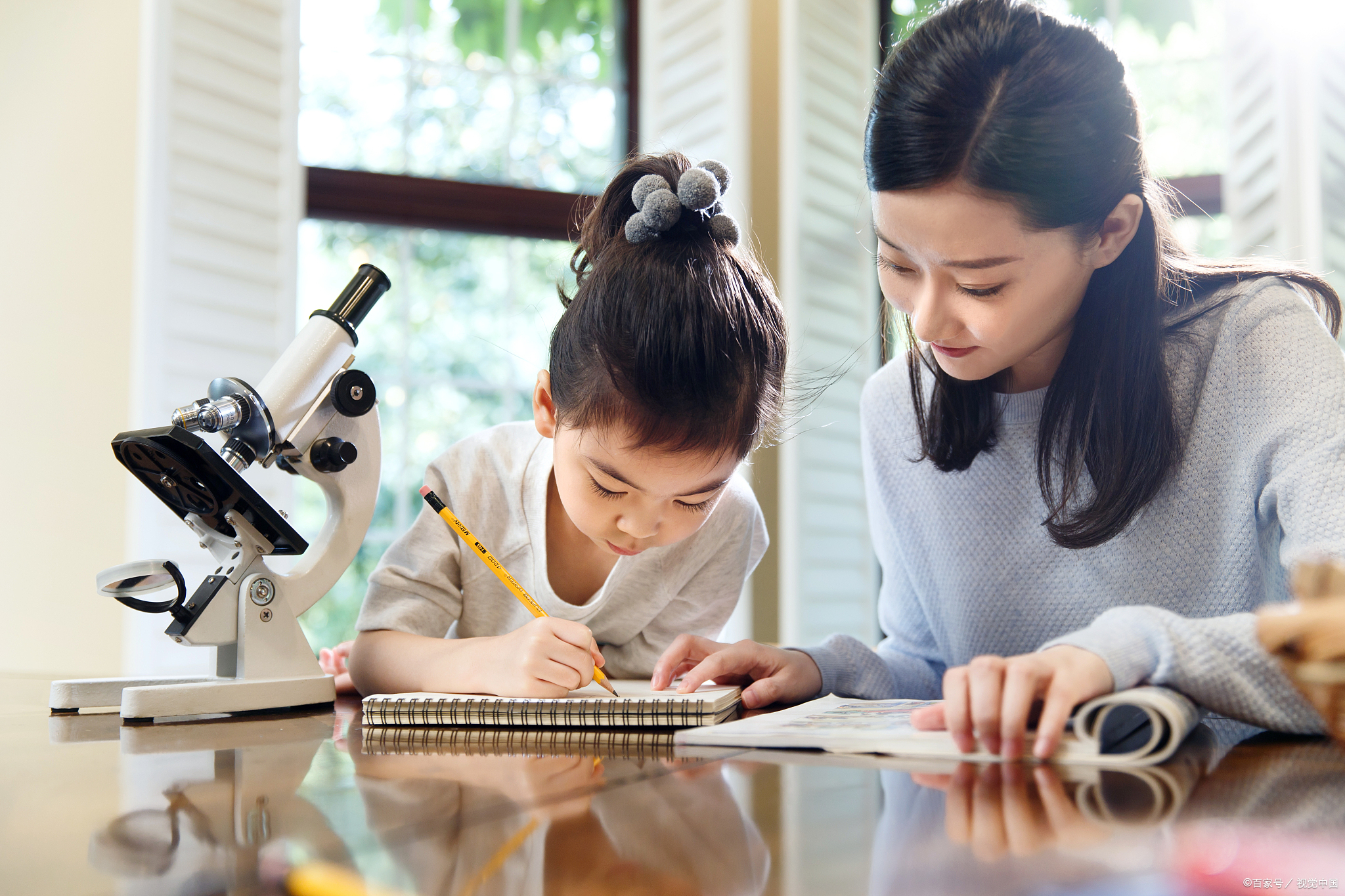 日常生活中,我们家都是母慈子孝,一家人其乐融融