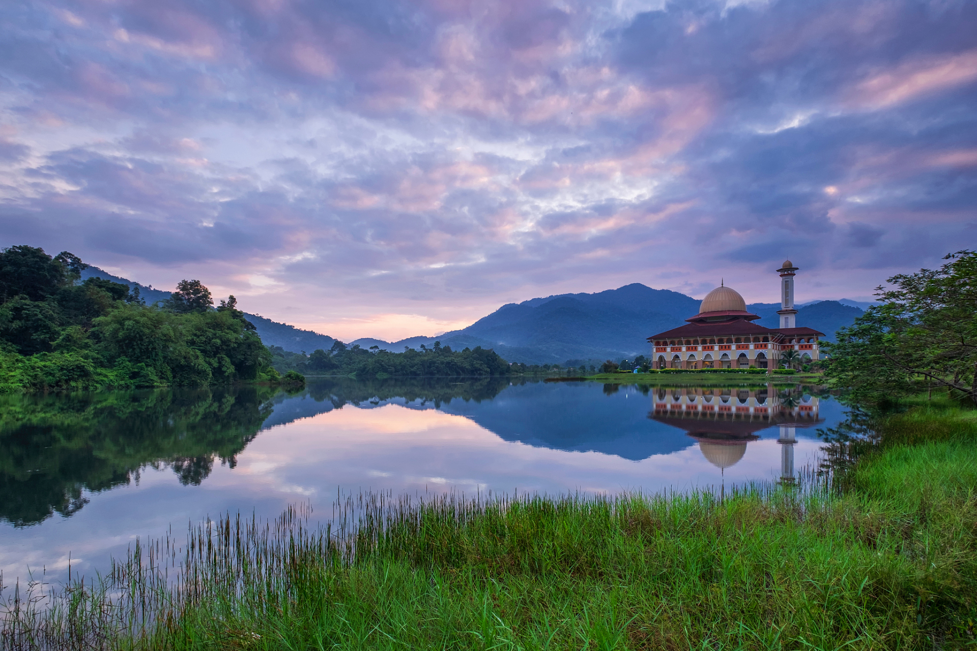 丰都南天湖旅游度假区位于重庆市丰都县南部,是一个集自然风光,民俗