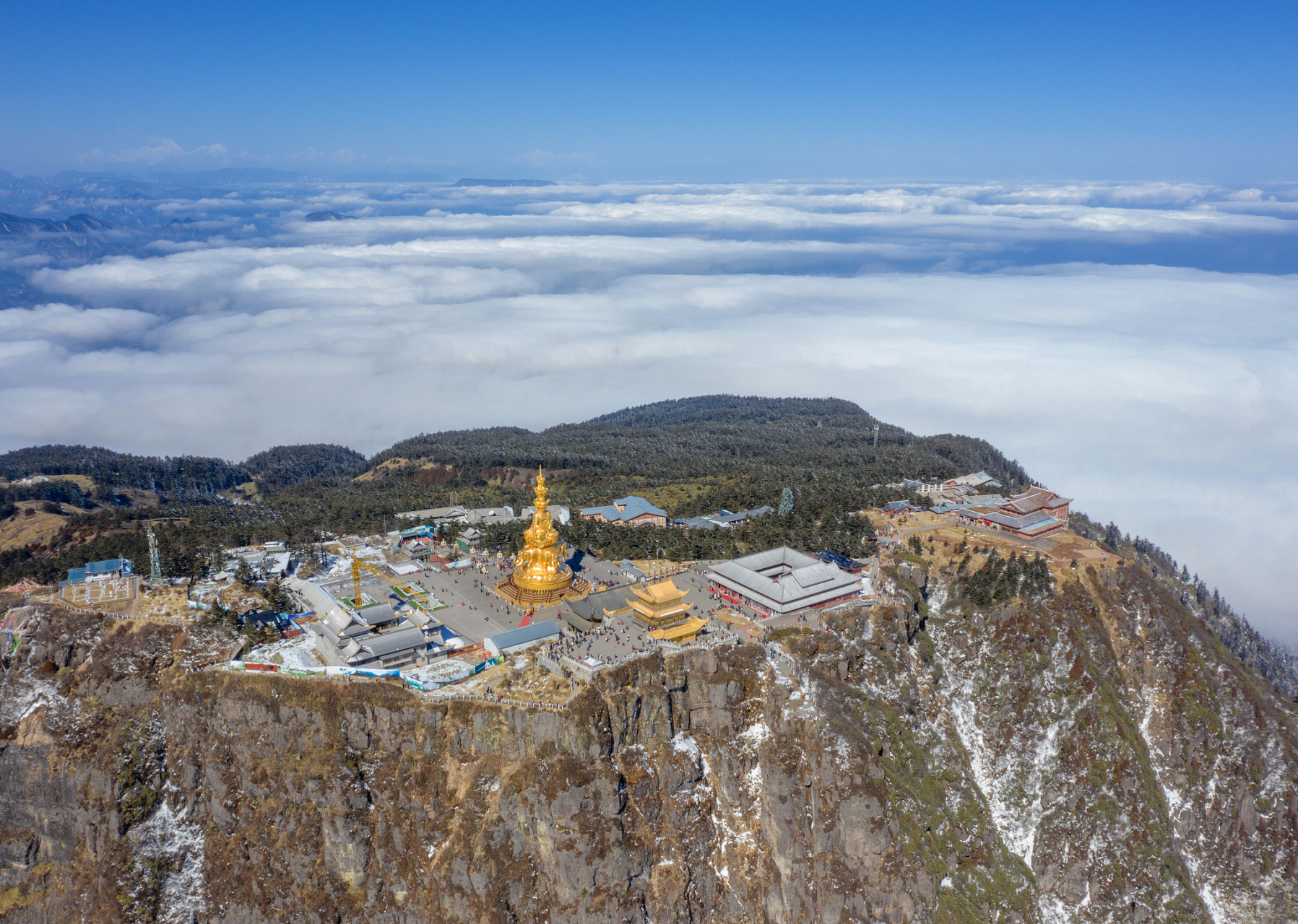 吉人呢,也叫行善人,福者常行好事,富者常说善言