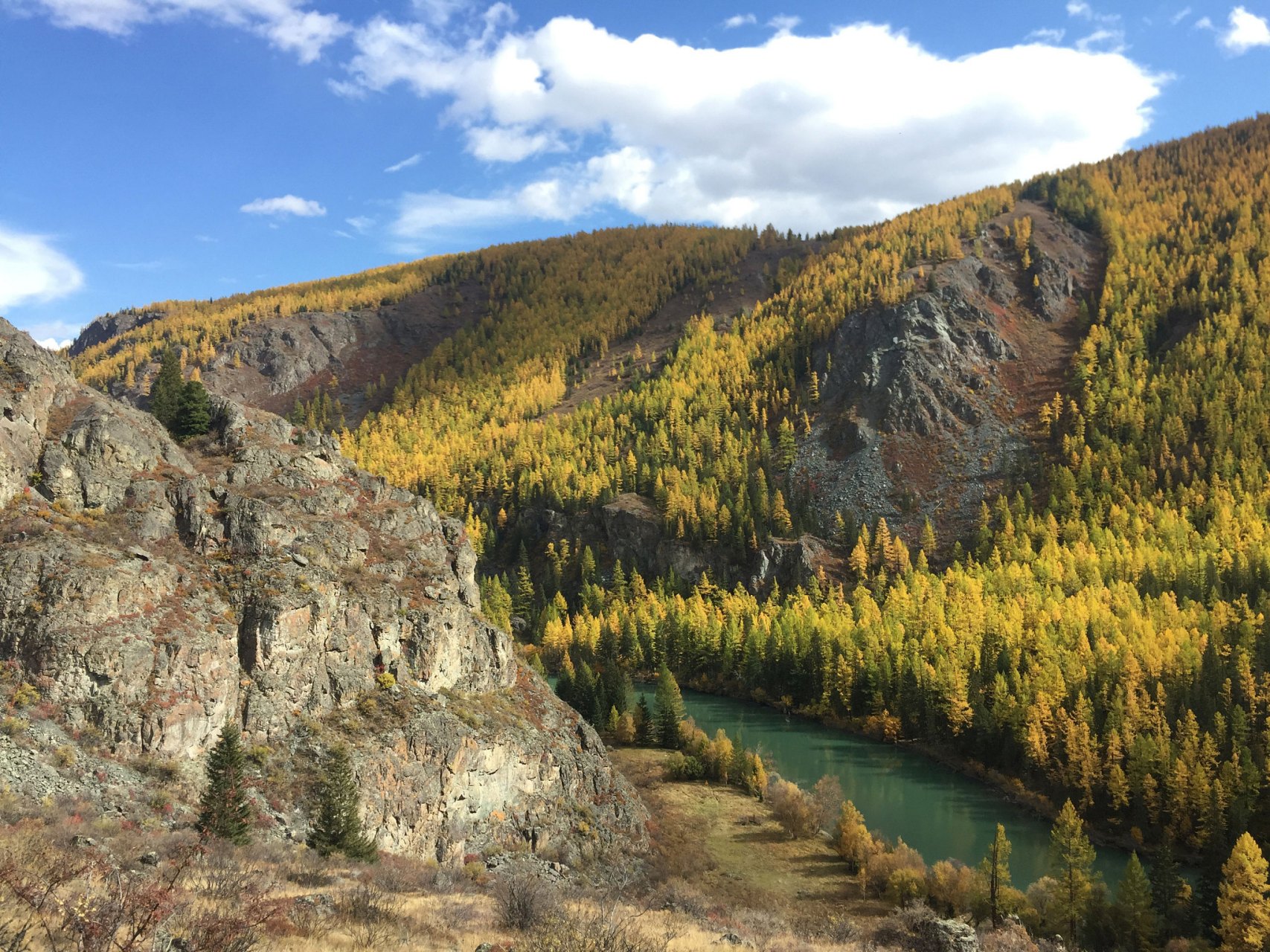 可可托海镇,隶属于新疆维吾尔自治区阿勒泰地区富蕴县,位于富蕴县北部