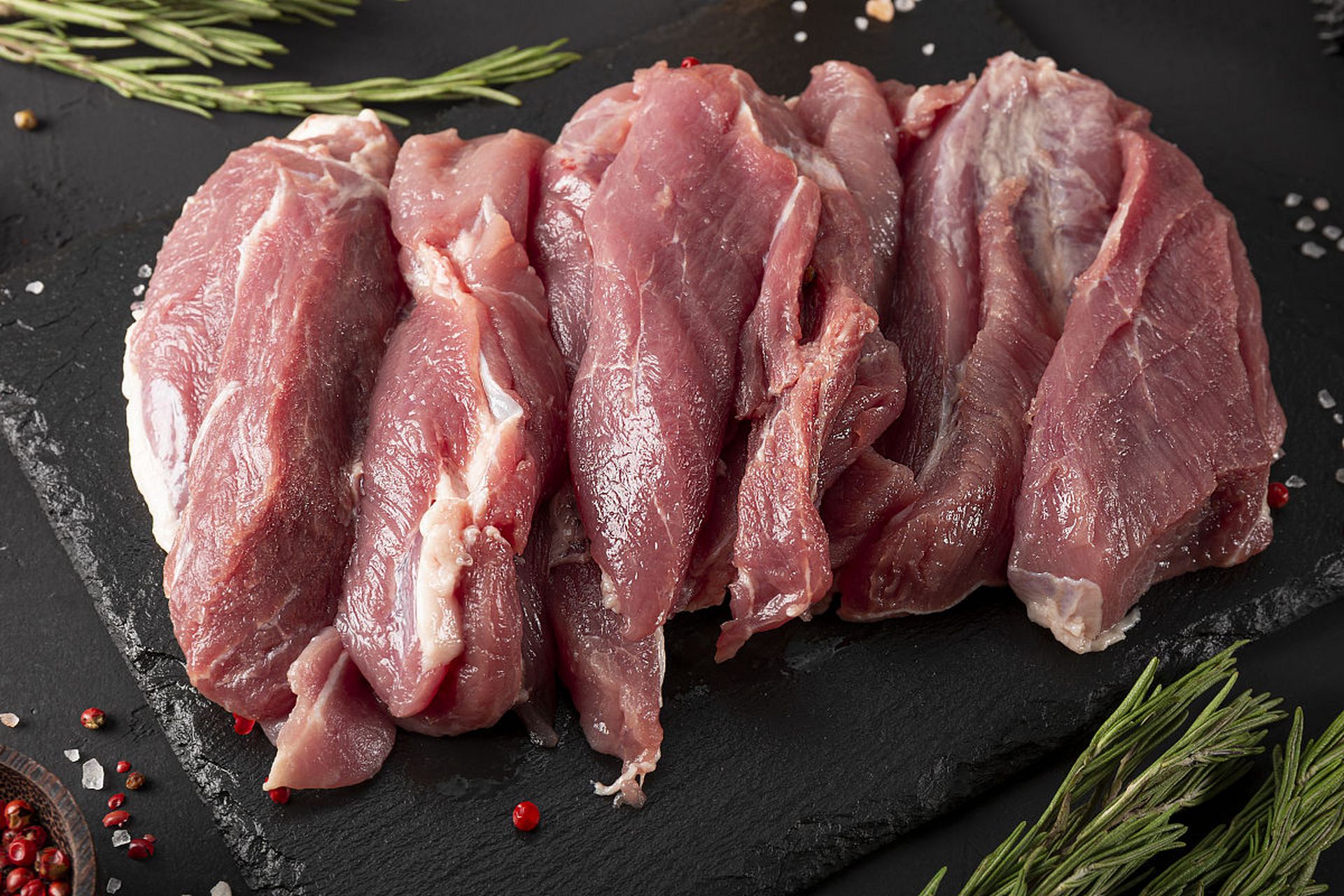 猪腱子肉可炖,可煲,做法多种多样,如炖猪腱,猪腱炖高丽参,霸王花煲猪