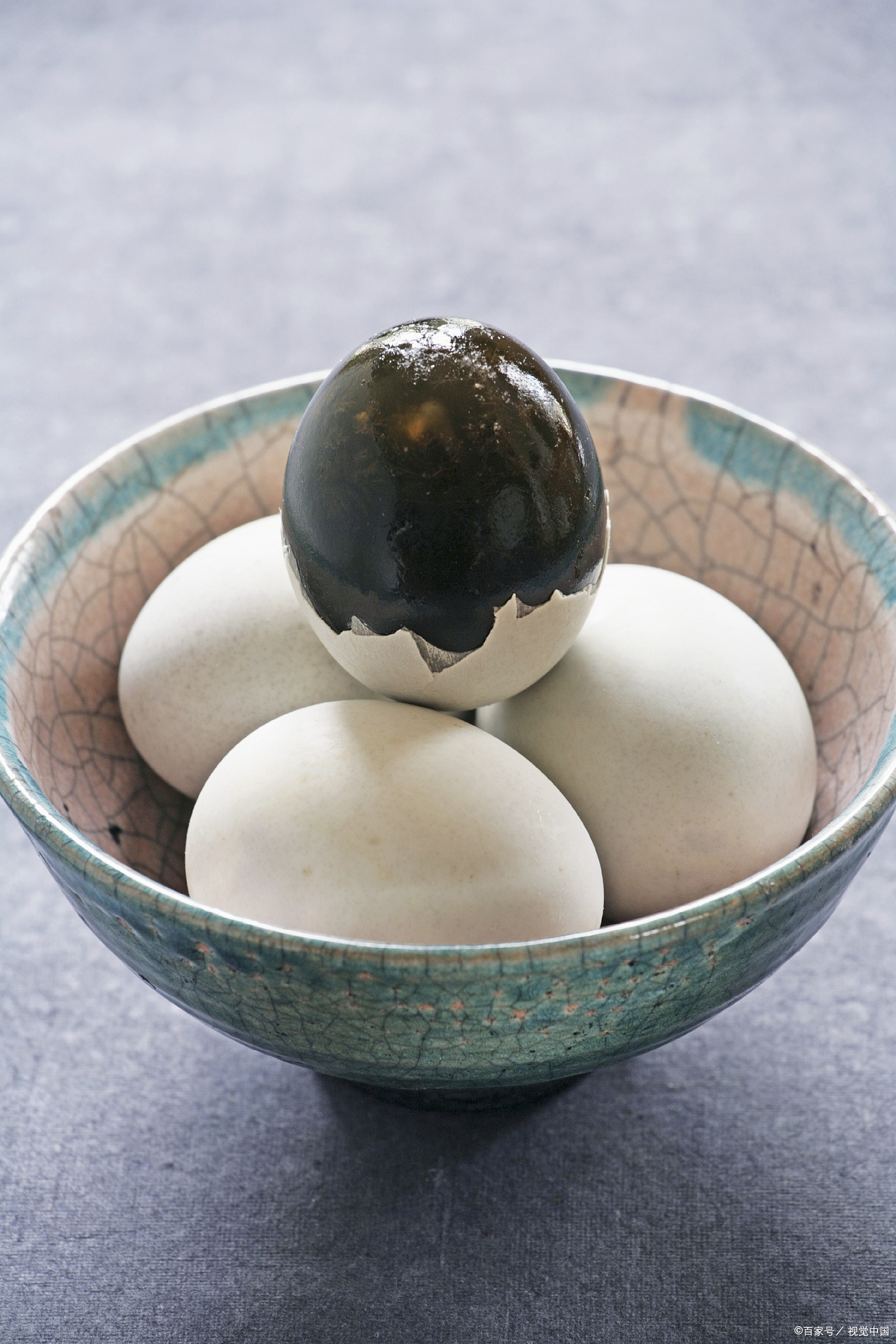 今天我来跟大家聊聊皮蛋的保存方法.