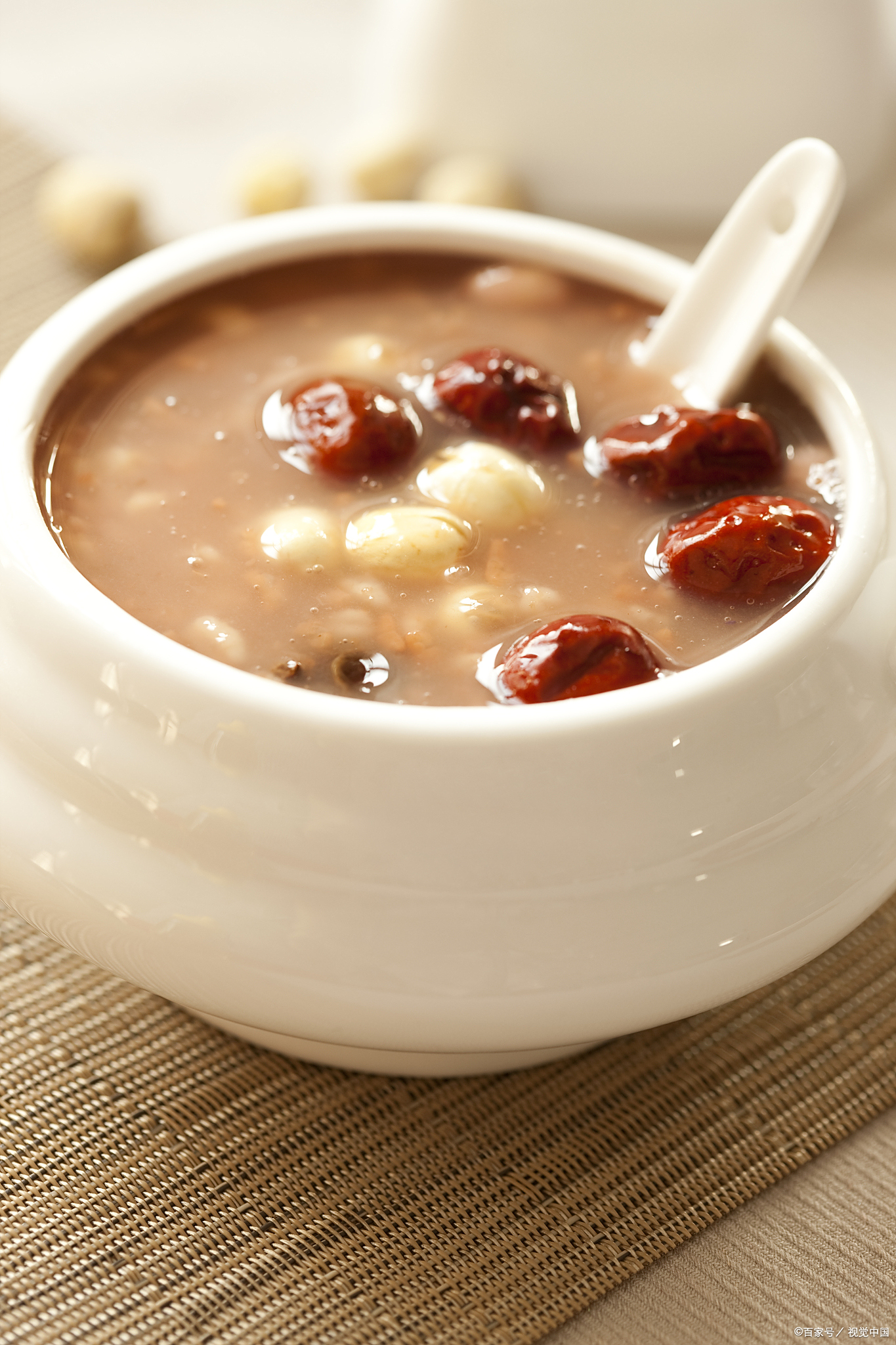 百合莲子粥:一道营养丰富,口感清甜的滋补佳品