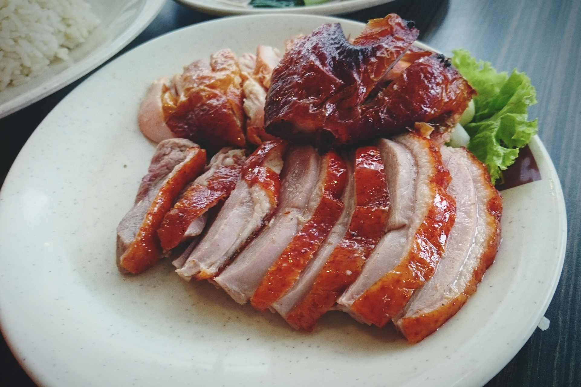 叉烧是一道经典的中式美食,它的香味和口感都令人难以抗拒.