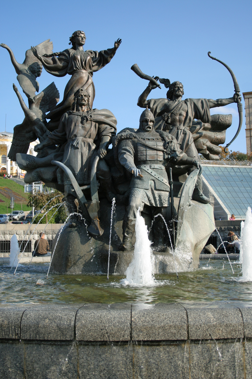 铸铜雕塑厂家# #铸铜雕塑定制# 铸铜人物雕塑是一种常见的艺术惺浇