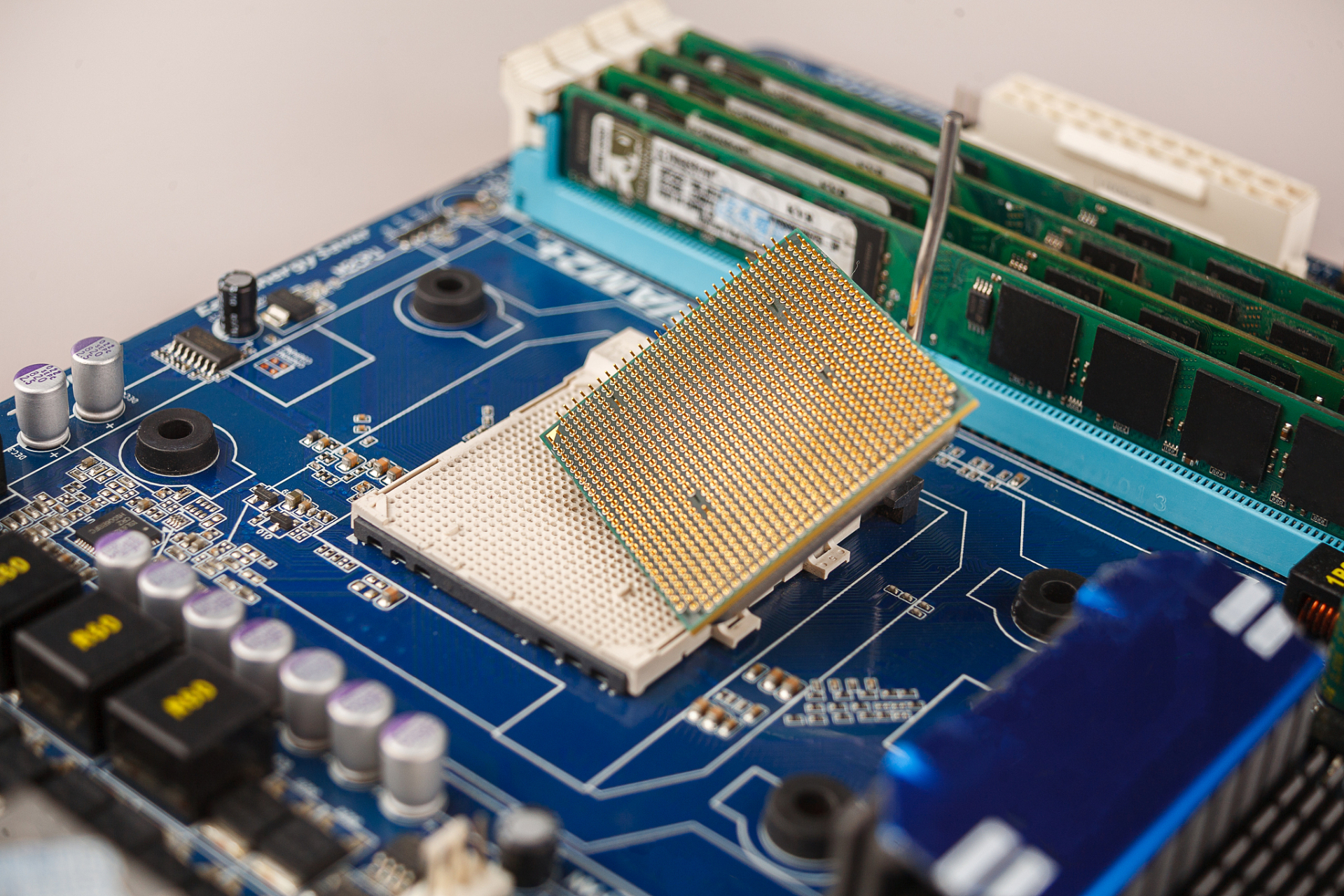 几款显卡比较:nvidia geforce gtx1650,amd radeon rx5600xt,nvidia