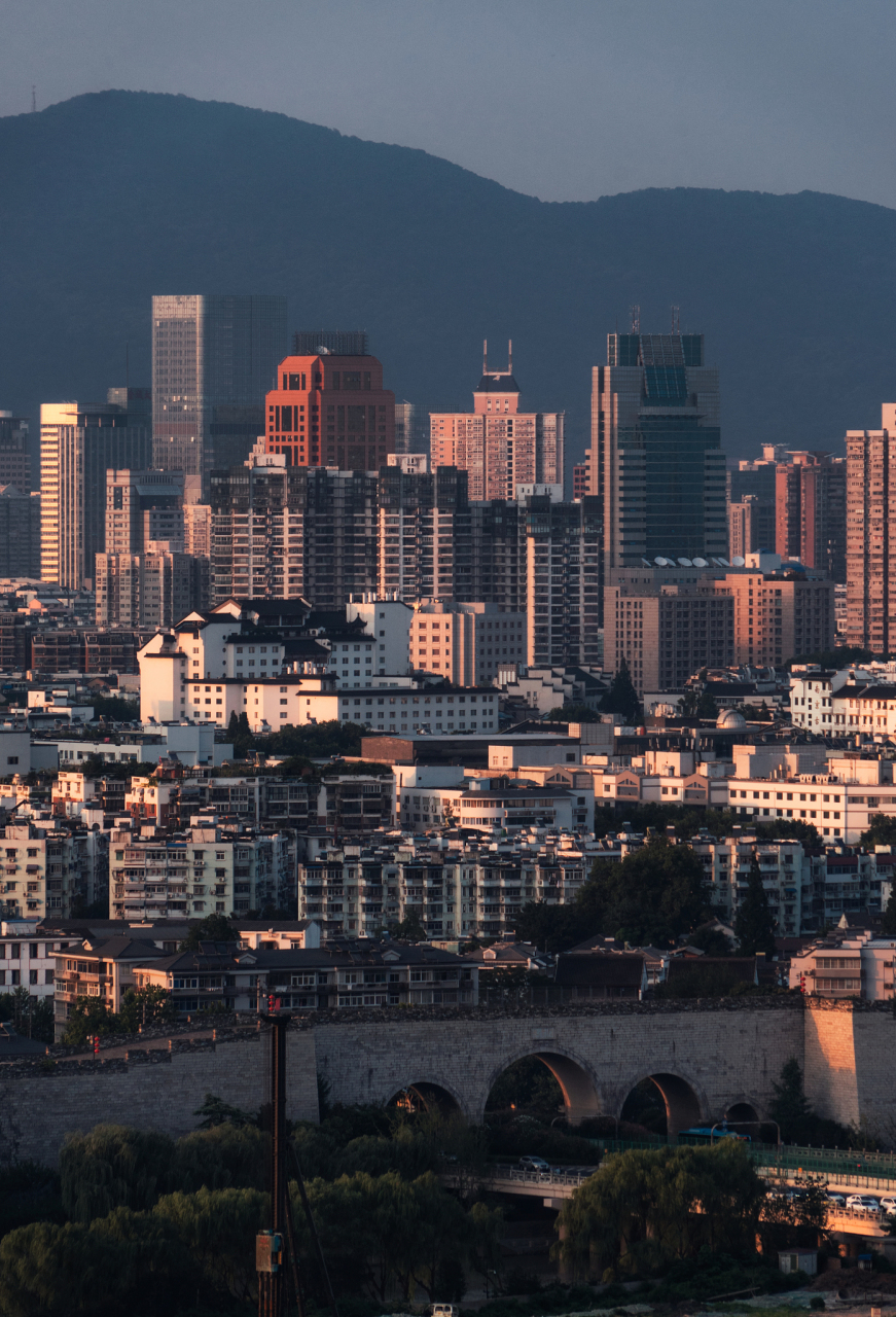 宝鸡是几线城市: 宝鸡市是中国陕西省的一个地级市,根据2022年的城市