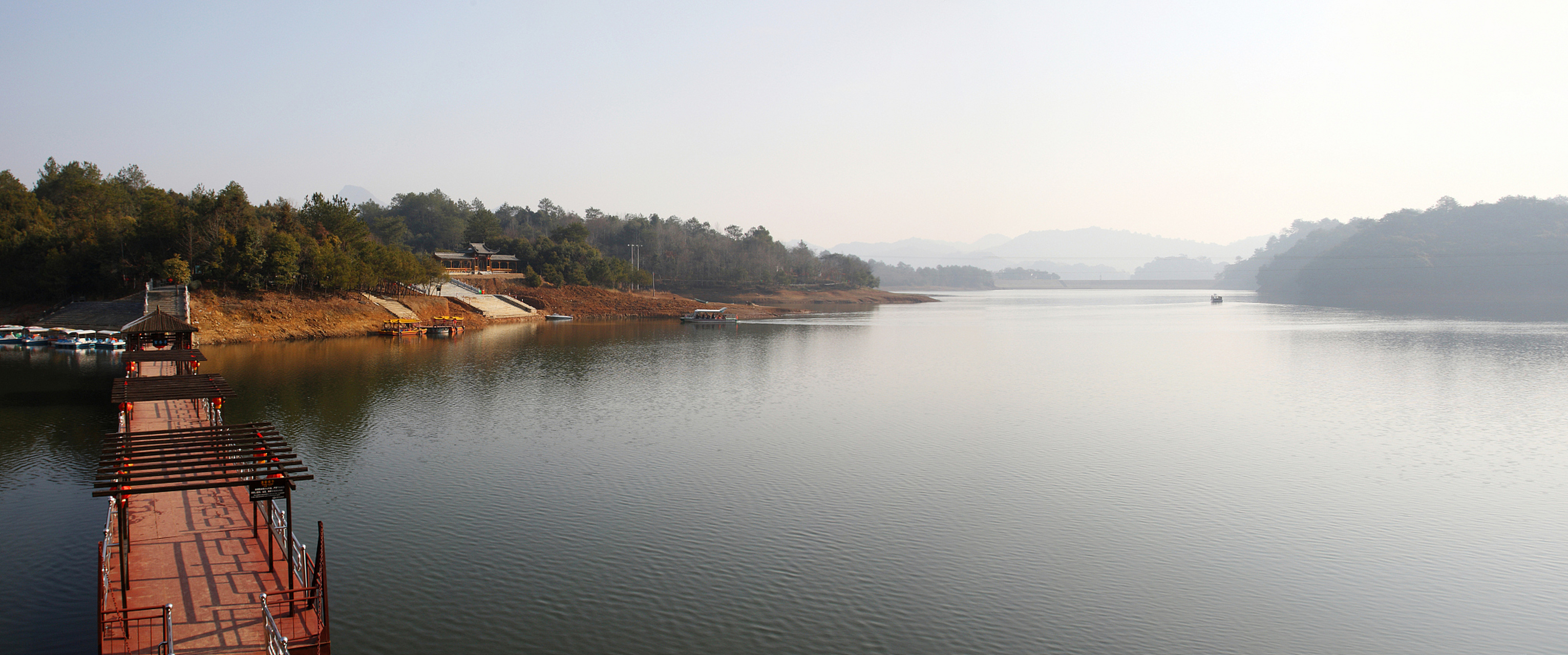 邵阳县天子湖,自然风光与人文景观相融,湖光山色美不胜收.