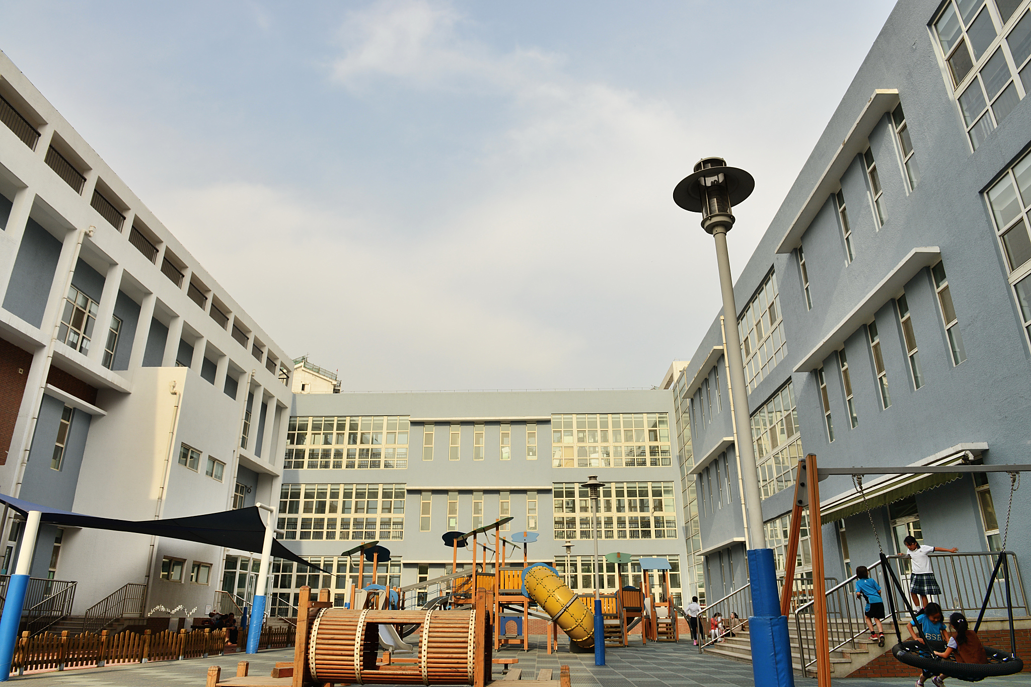 撰写招生方案需综合考虑学校资源,目标学生,市场趋势和政策