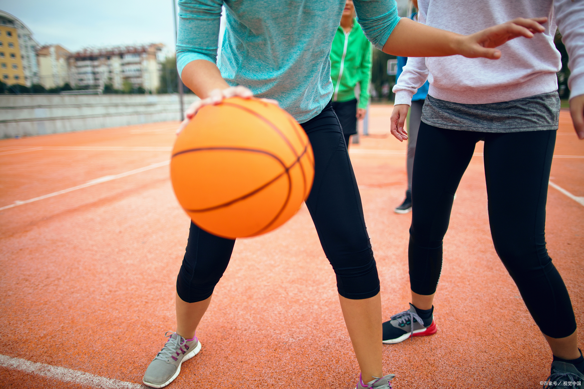 篮球新手速成手册:六步掌握基础技能,助你快速入门