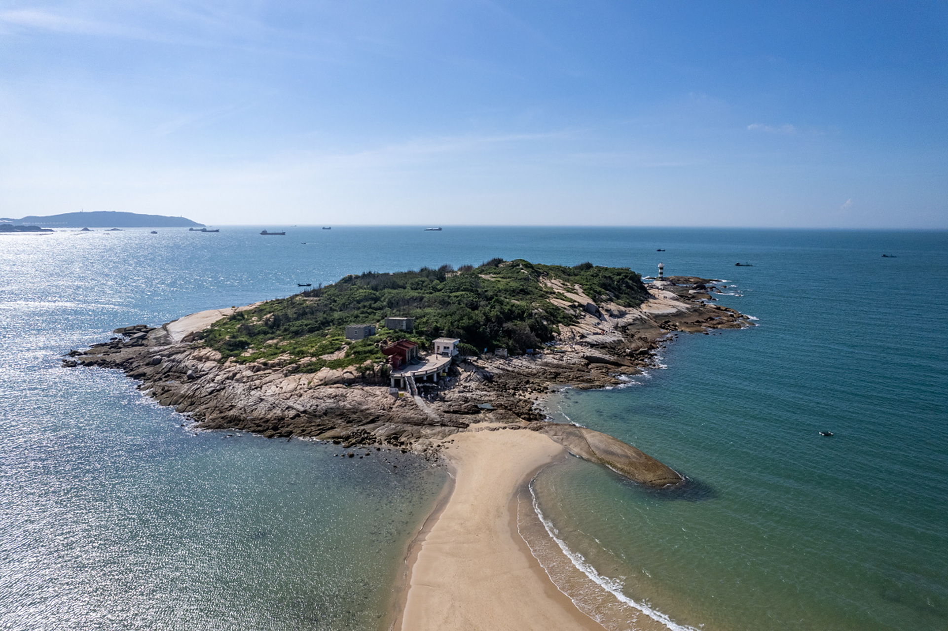 让我们一起来揭开三亚东瑁洲岛的神秘面纱,探寻它的由来,历史和旅行