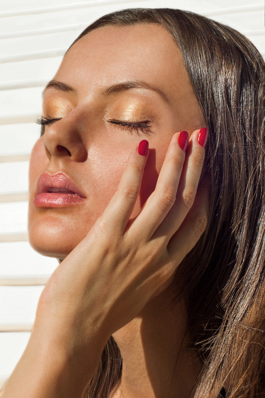 被紫外线晒黑了怎么变白?手和脸晒黑了怎么变白?