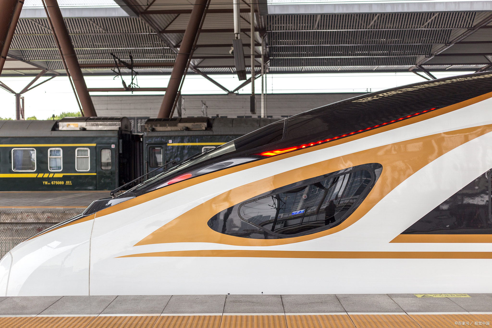 但如果逾期情况严重,被列入失信被执行人名单,就会被限制乘坐高铁