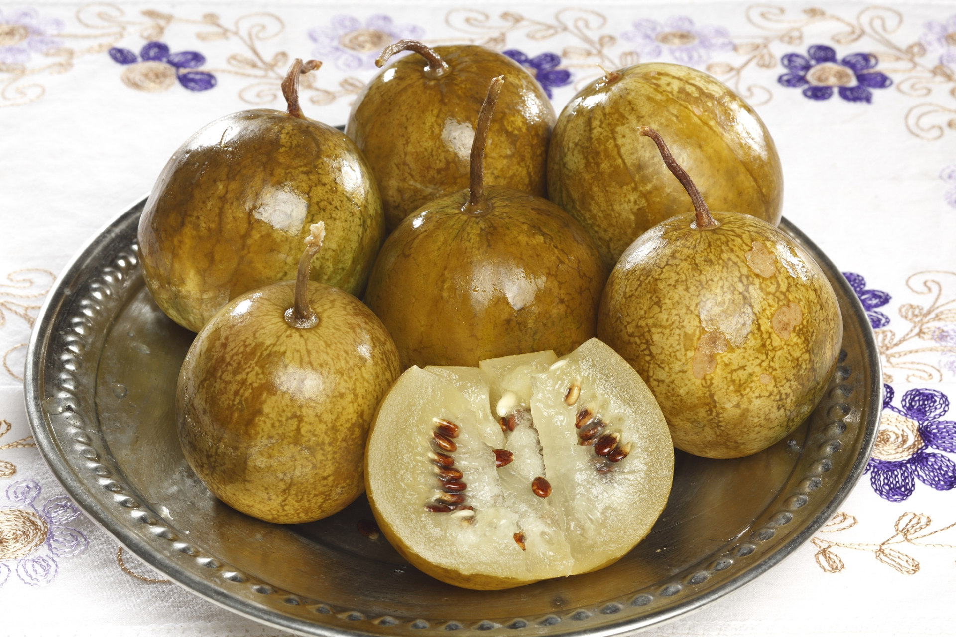 罗汉果泡水喝的功效与作用 罗汉果泡水喝具有清热化痰止咳,解毒利咽