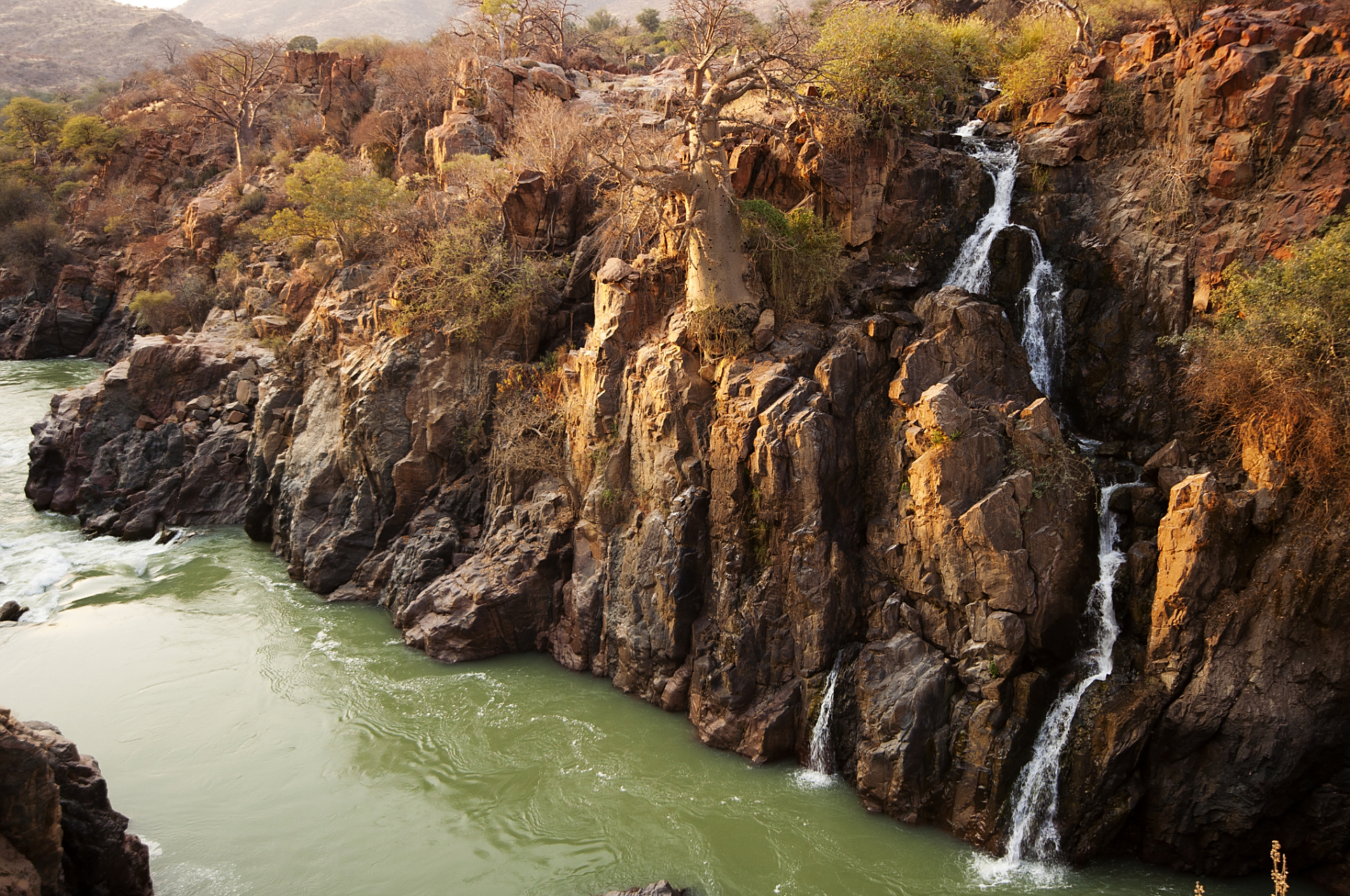 郑国渠,位于陕西省泾阳县西北25公里的泾河北岸.