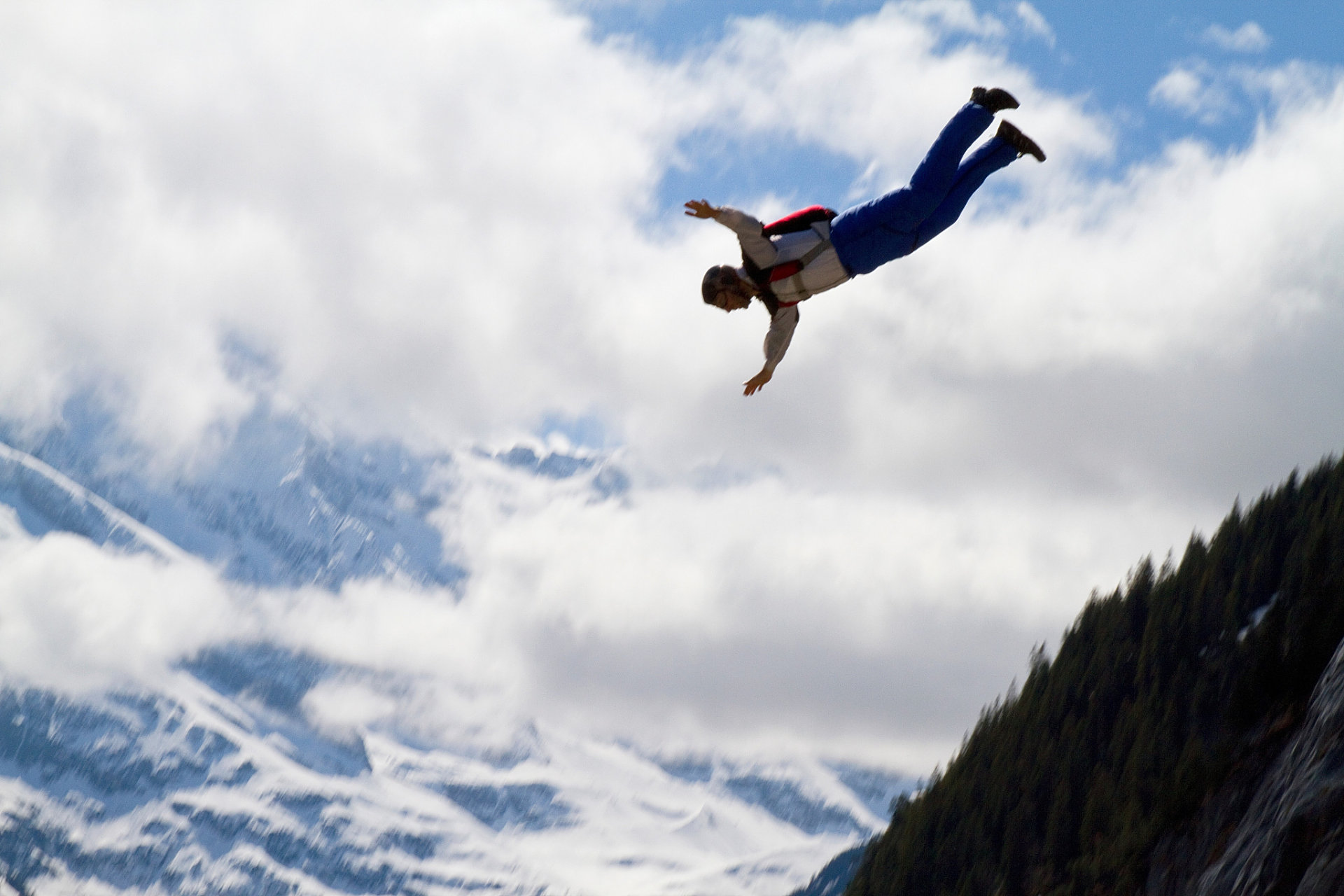 哈喽,各位跑酷,极限运动爱好者们!好消息来啦!学校马上就要放假了!