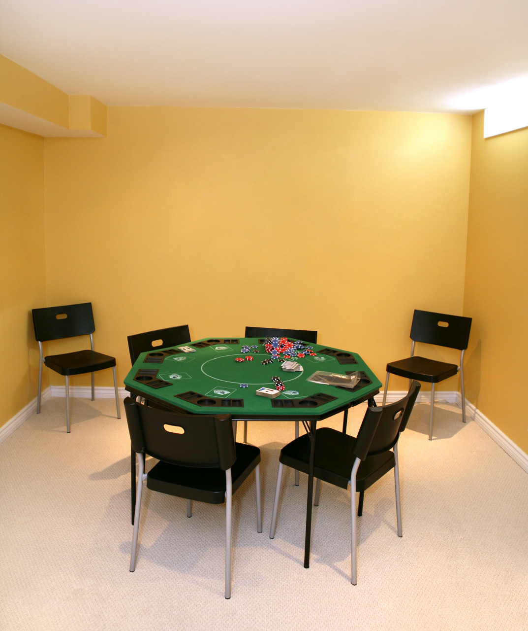 1,自助棋牌室的开放式经营模式,让顾客可以随时