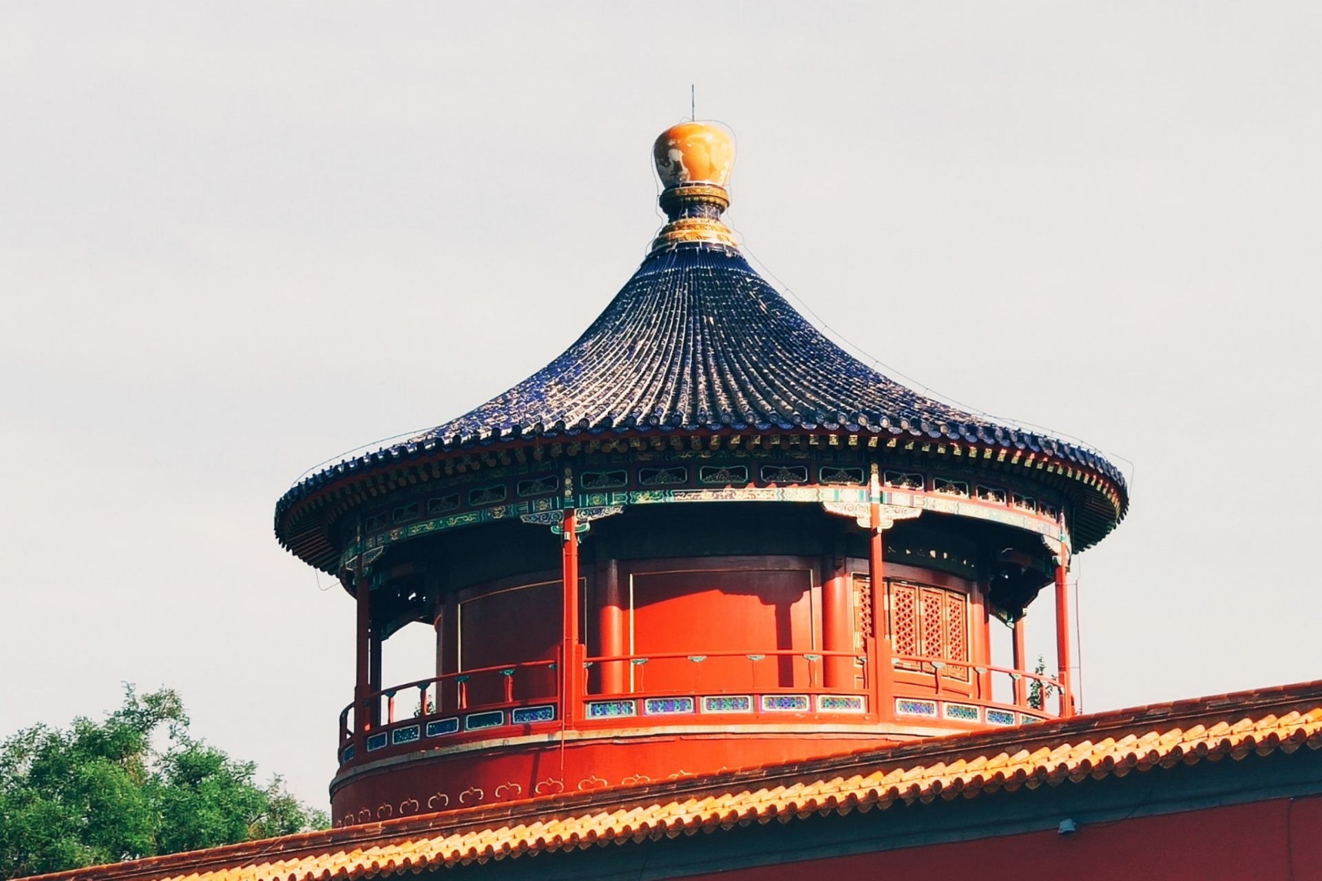 楼阁,是中国古代建筑中的一种多层建筑物,以其独特的建筑风格和结构