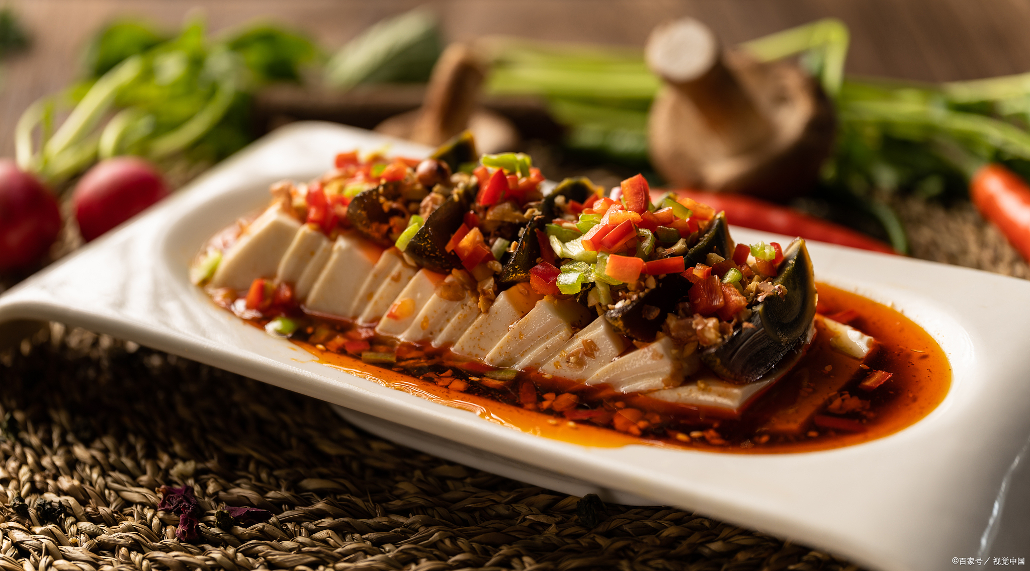 分享一道美味的凉拌菜:鲜香滑嫩,口感丰富,让人食欲大增!