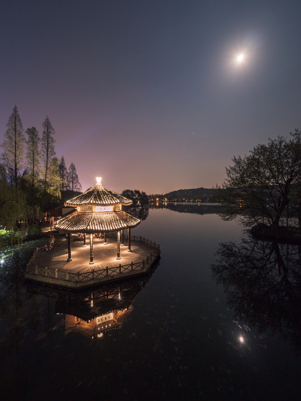西湖十景传说之平湖秋月!
