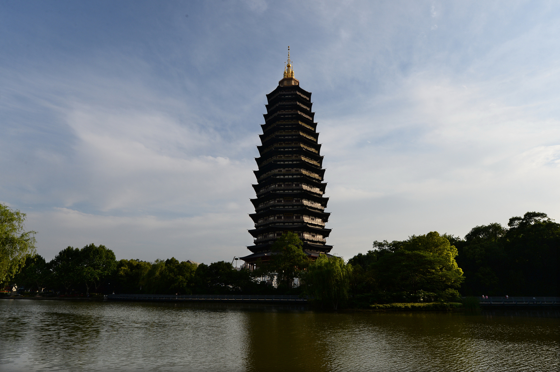 这座高耸入云的宝塔,不仅是常州的地标性建筑,更是江南佛教文化的瑰宝