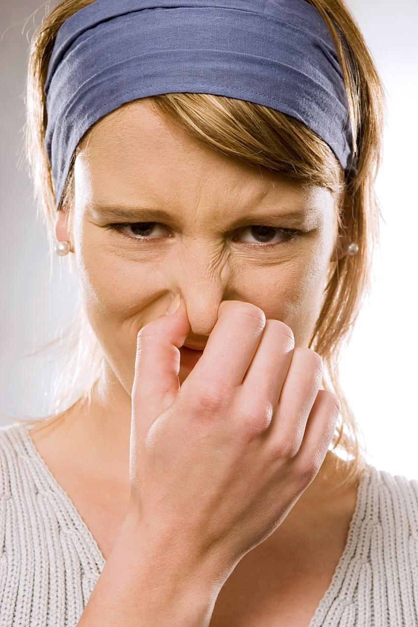 长期暴力的挤压,更会造成鼻子变形