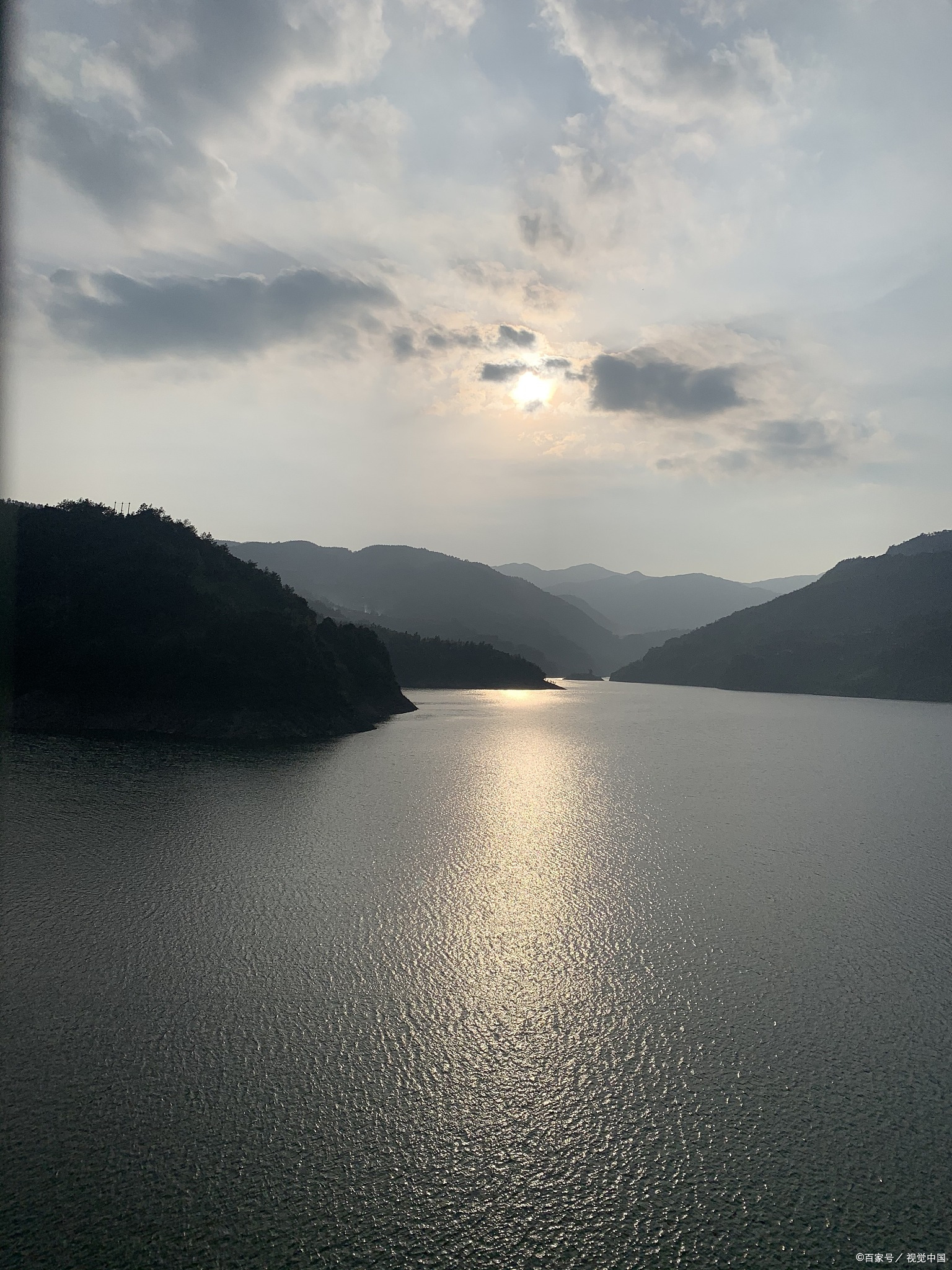 我最近去了一个超赞的地方——安徽鸡笼山半月湖风景区!