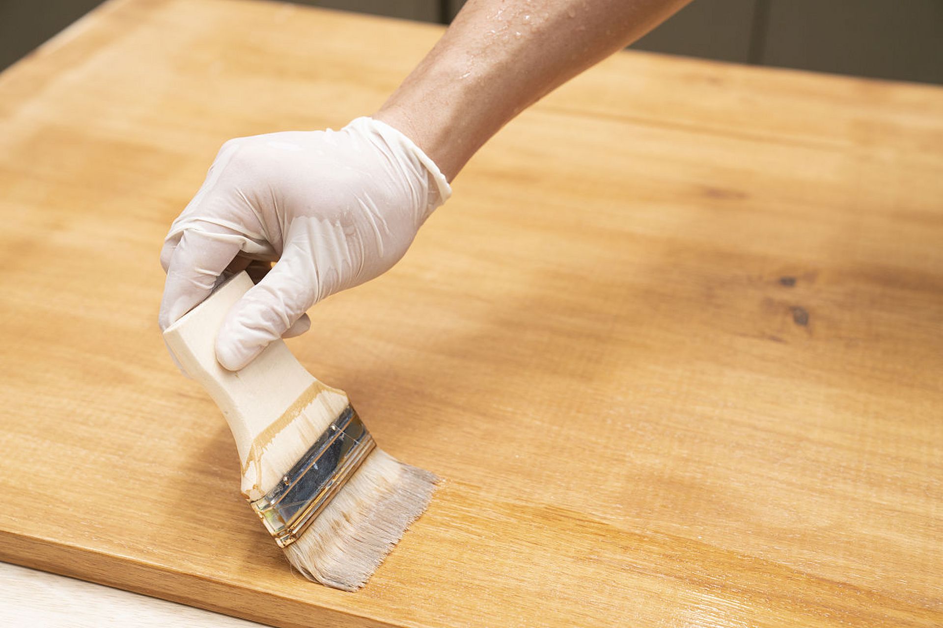 1,nc漆   (1)施工简单方便,气味清新,干燥速度快,广泛应用于家具涂装