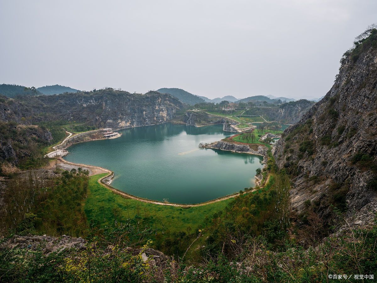 七女峰:位于三封寺镇东北的桃花山南麓,是秦岭主峰太白山景观之一.