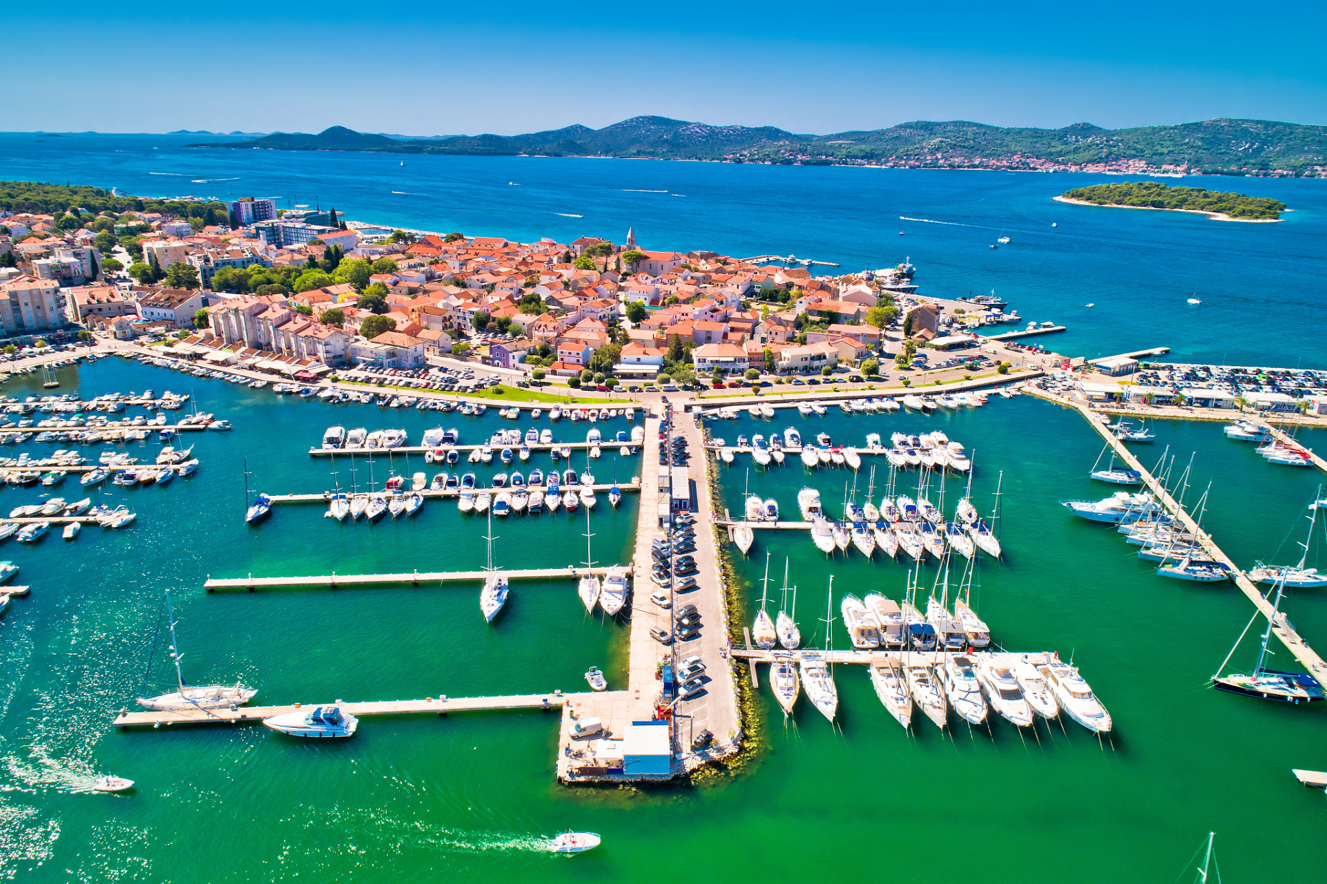 跨年创作挑战赛# 菲诺港(portofino)是位于意大利利古里亚大区热难乔